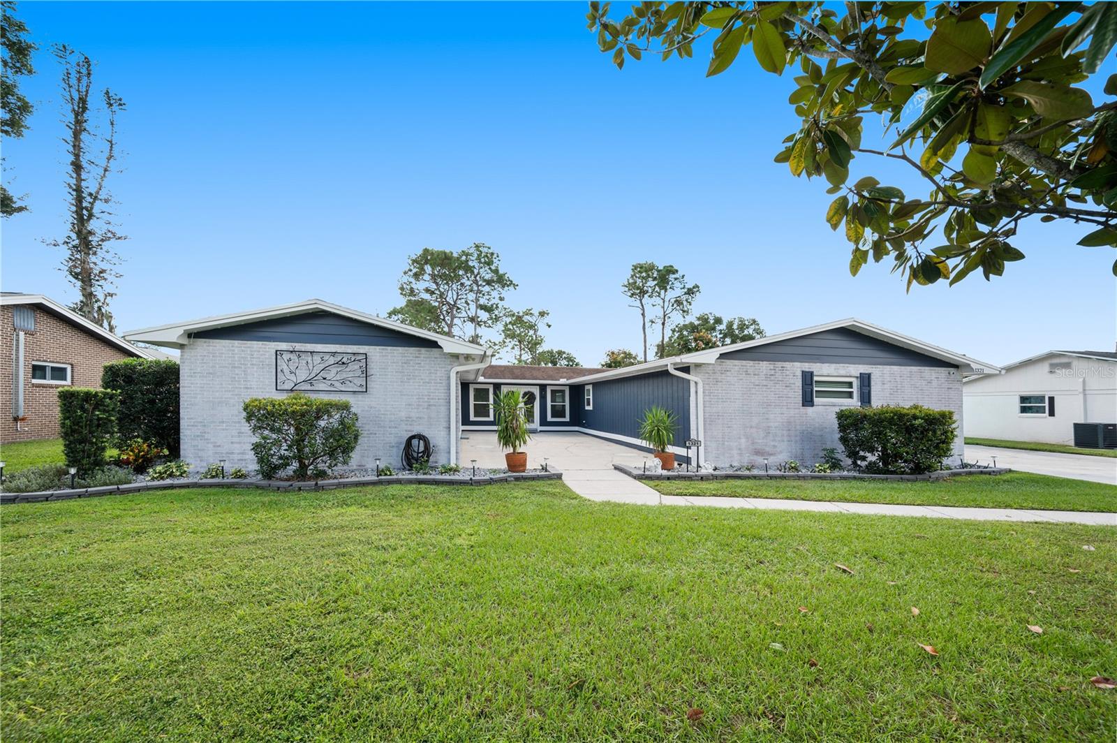 1321 LAKE MIRIAM DR