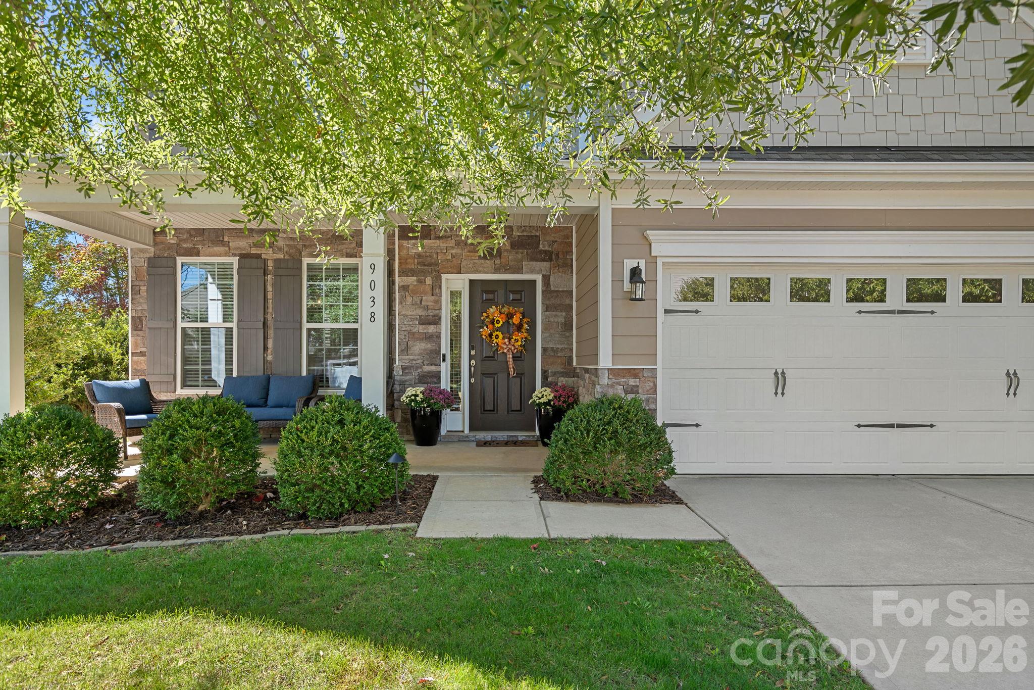 Single Family Residence at 9038 Loch Glen Way, Charlotte, photo 2 of 41