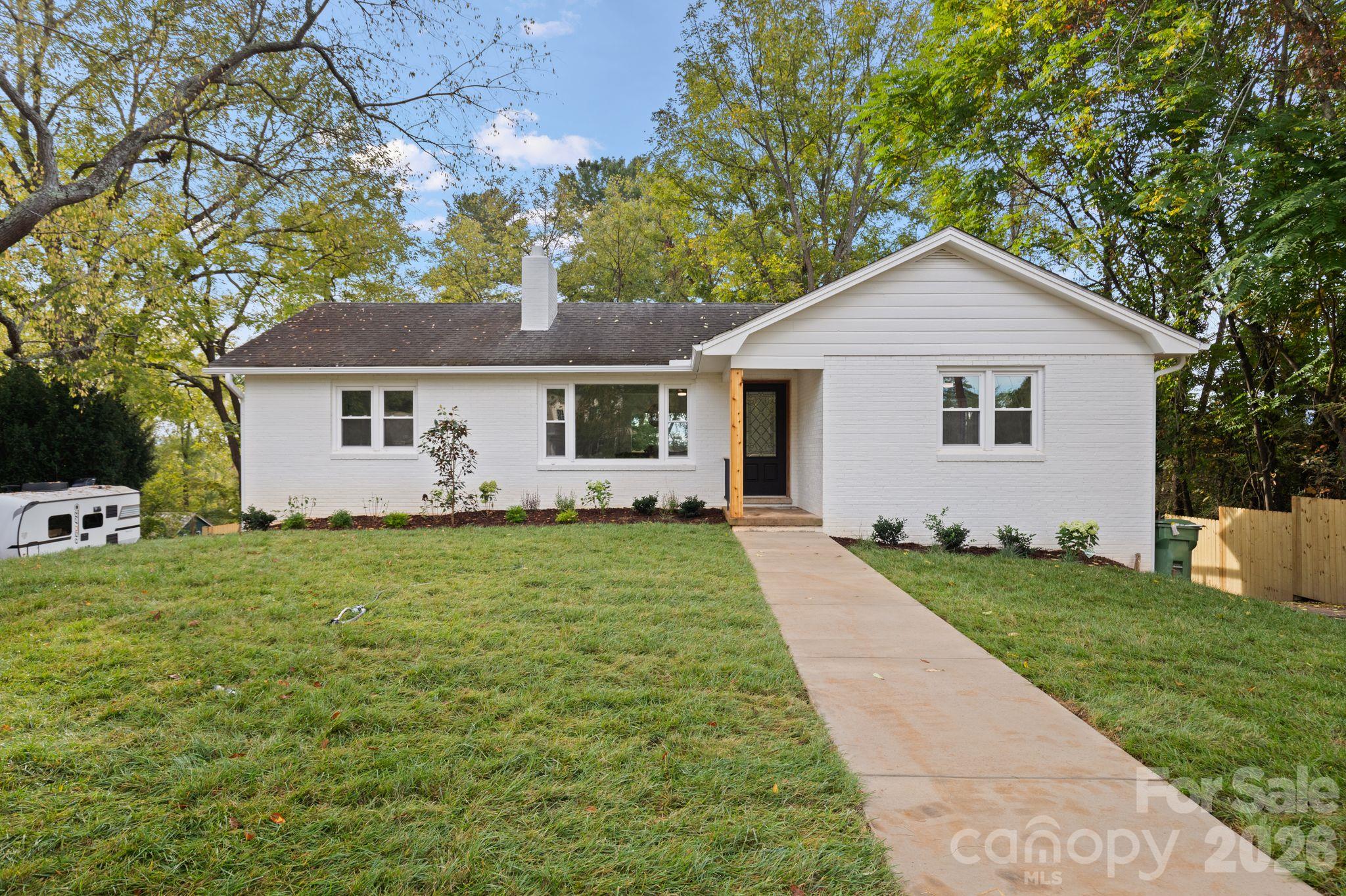 Single Family Residence at 80 Clarendon Road, Asheville, photo 2 of 38