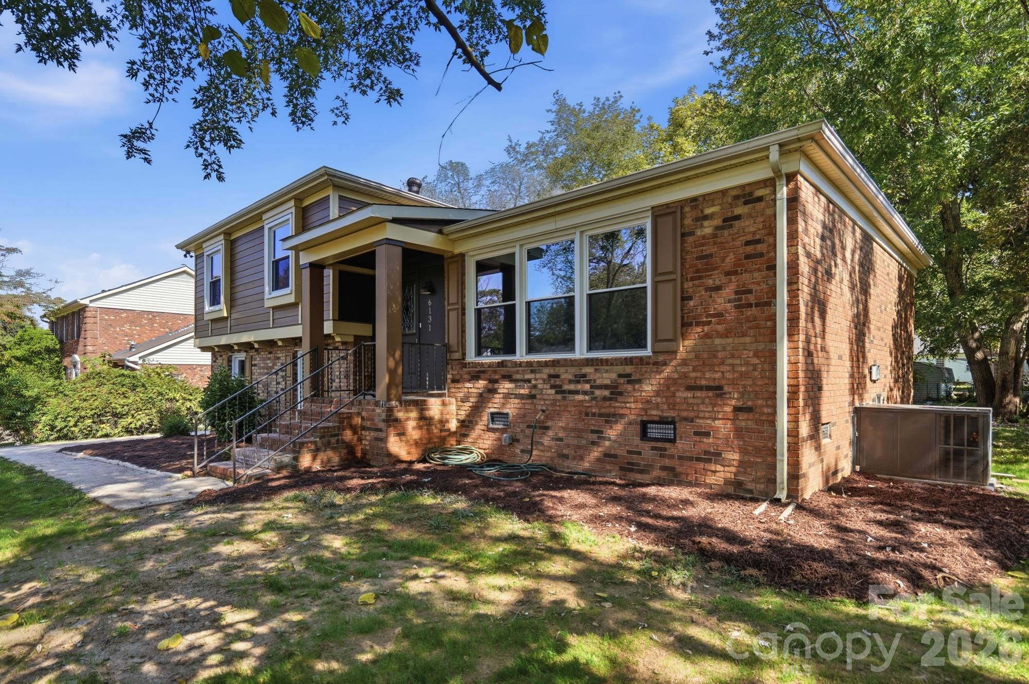 Single Family Residence at 6131 Coach Hill Lane, Charlotte, photo 3 of 43