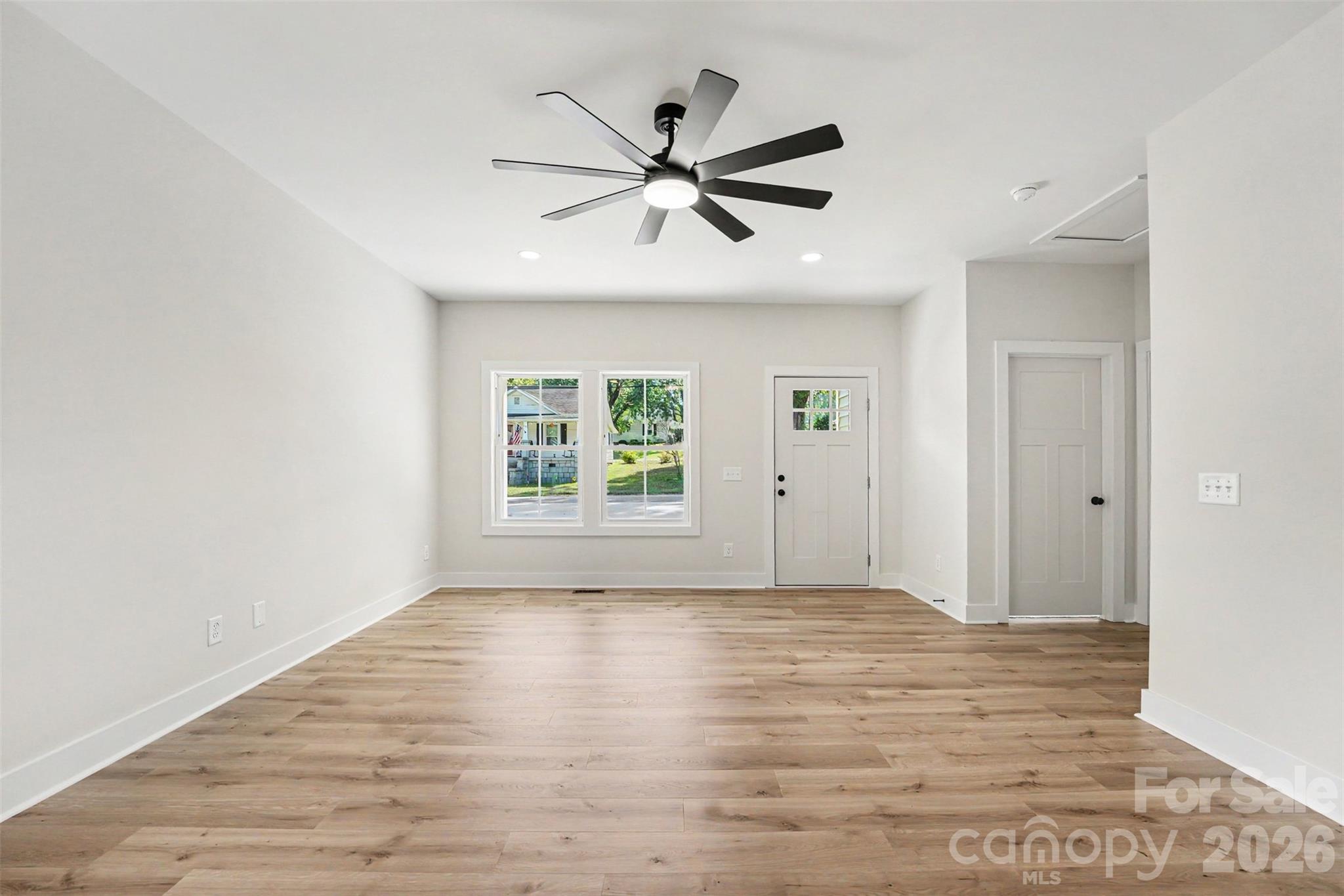 Entry with 9ft ceilings - 902 W 8th Street, Kannapolis