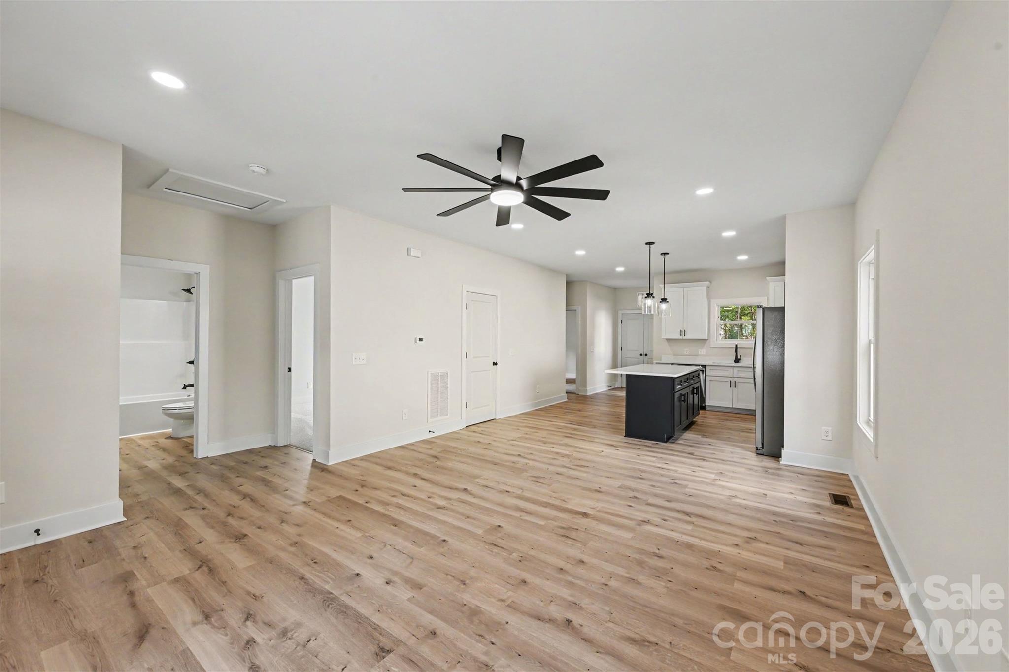9 ft ceilings - 910 W 8th Street, Kannapolis