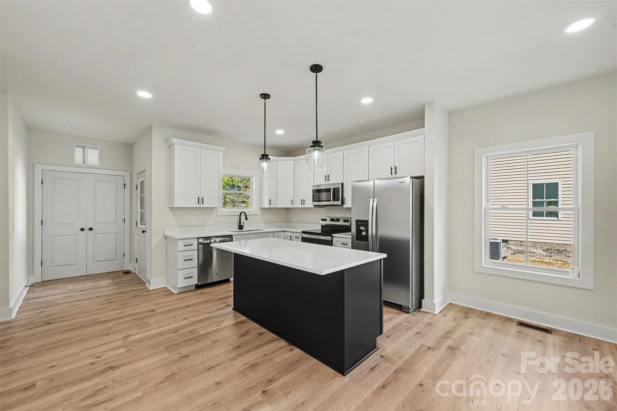 Kitchen with quartz countertops - 910 W 8th Street, Kannapolis