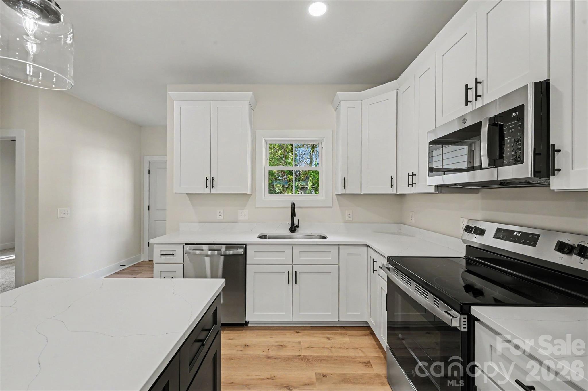 Stainless steel appliances - 910 W 8th Street, Kannapolis