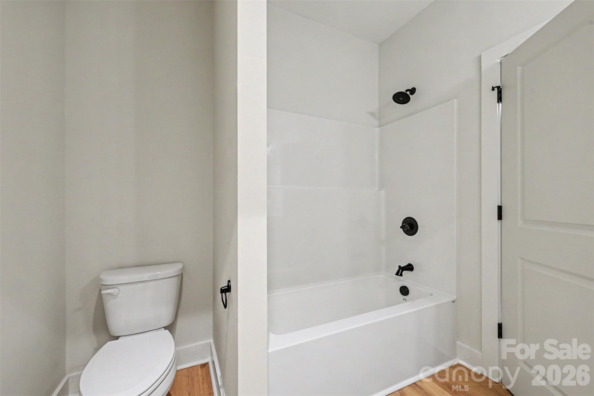 Primary bathroom ensuite 2 - 910 W 8th Street, Kannapolis