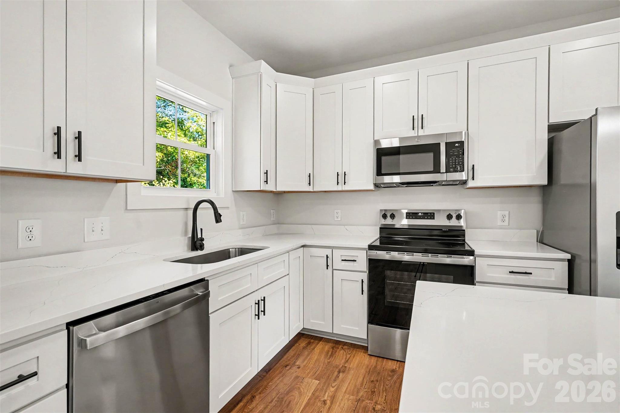 Stainless steel appliances - 906 W 8th Street, Kannapolis