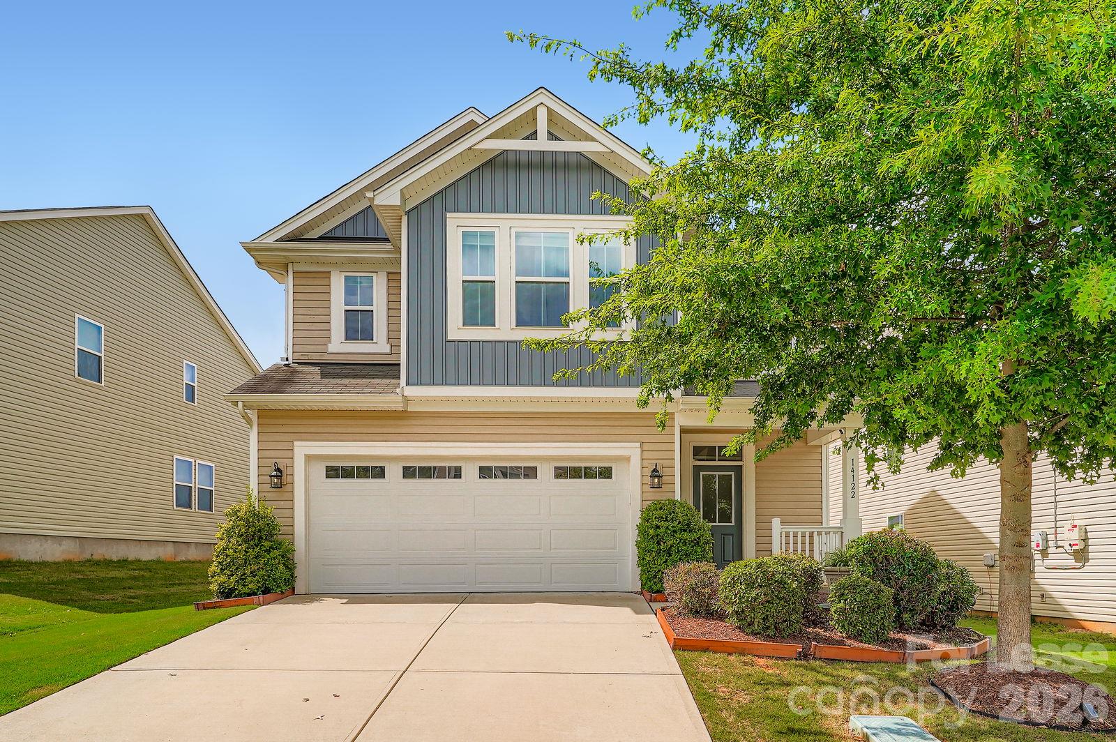 Single Family Residence at 14122 Ridgewater Way, Charlotte, photo 2 of 29