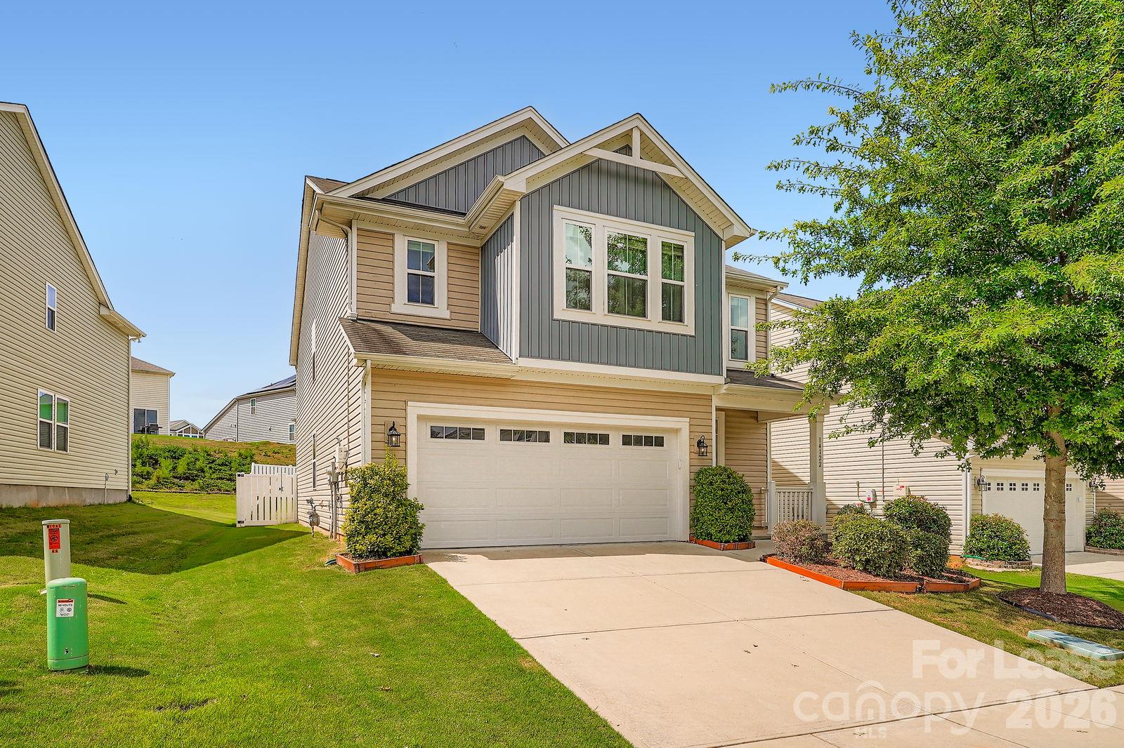 Single Family Residence at 14122 Ridgewater Way, Charlotte, photo 3 of 29
