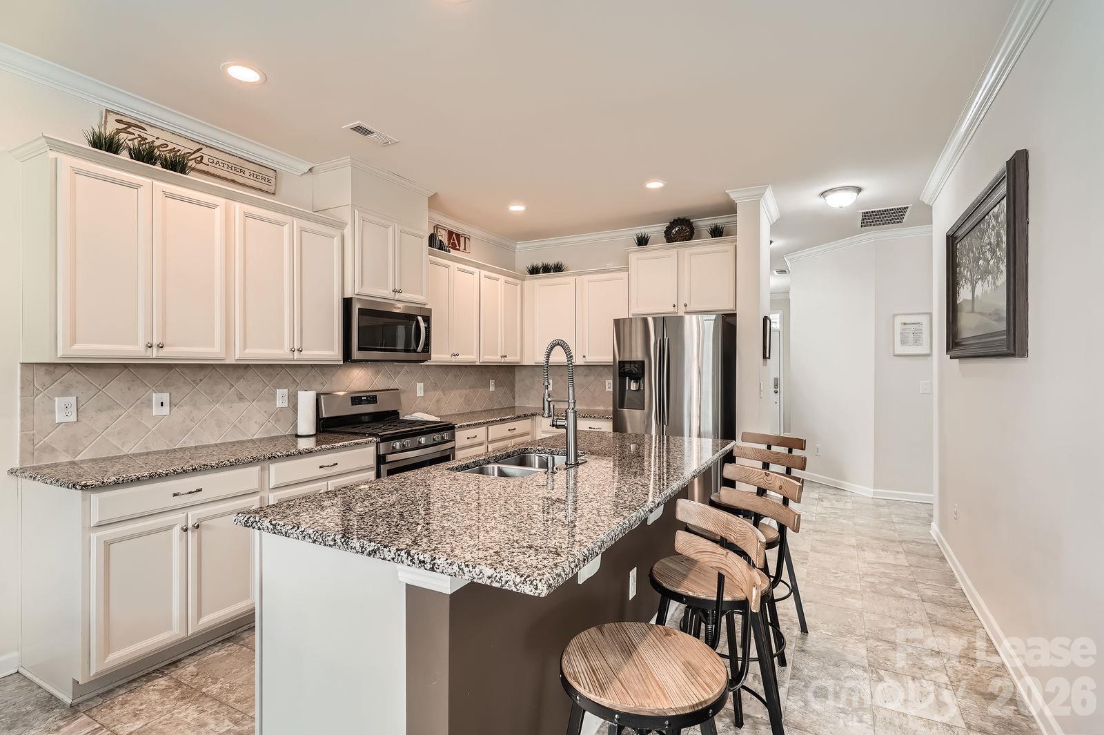 Single Family Residence at 14122 Ridgewater Way, Charlotte, photo 9 of 29