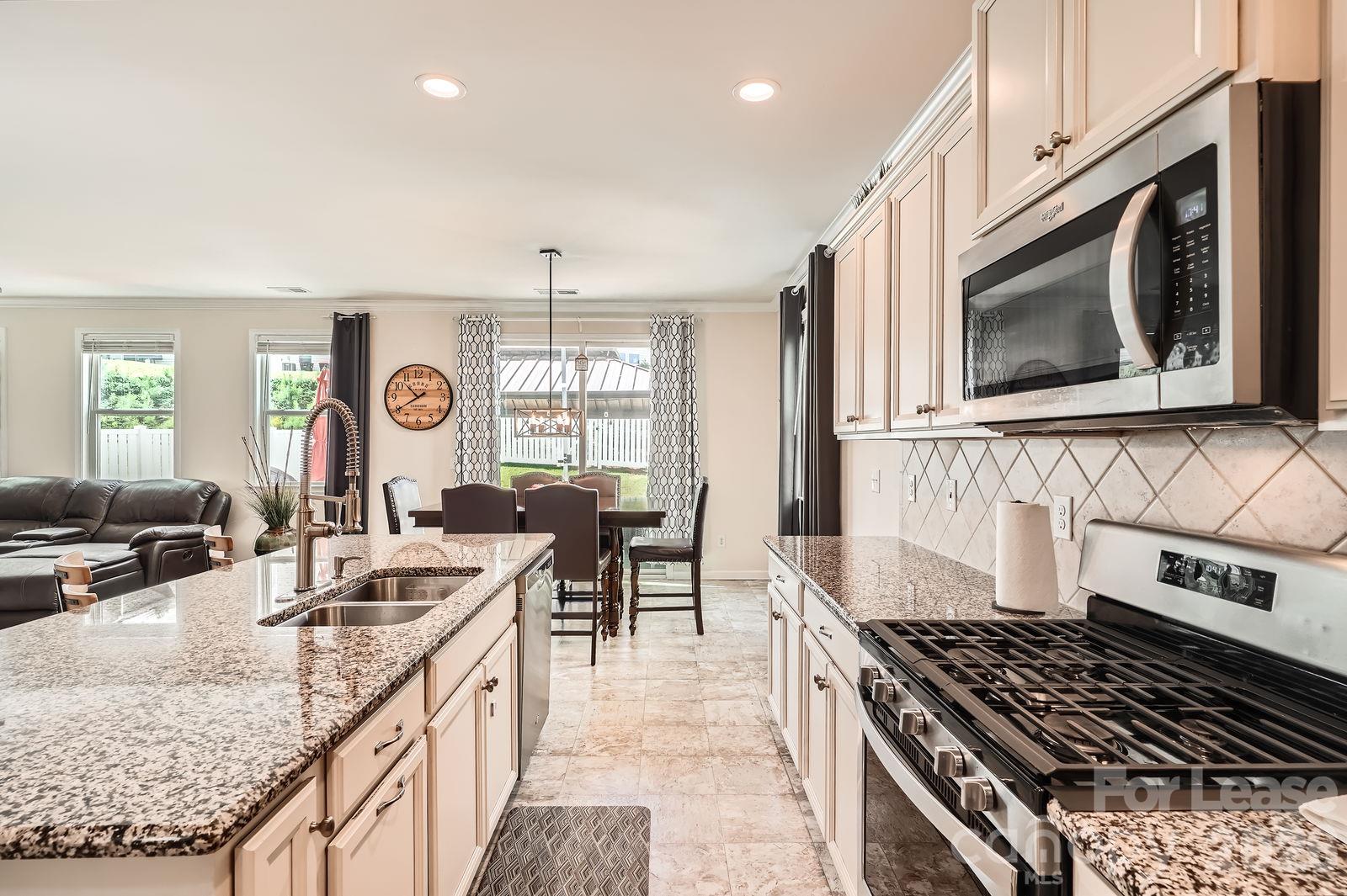 Single Family Residence at 14122 Ridgewater Way, Charlotte, photo 10 of 29