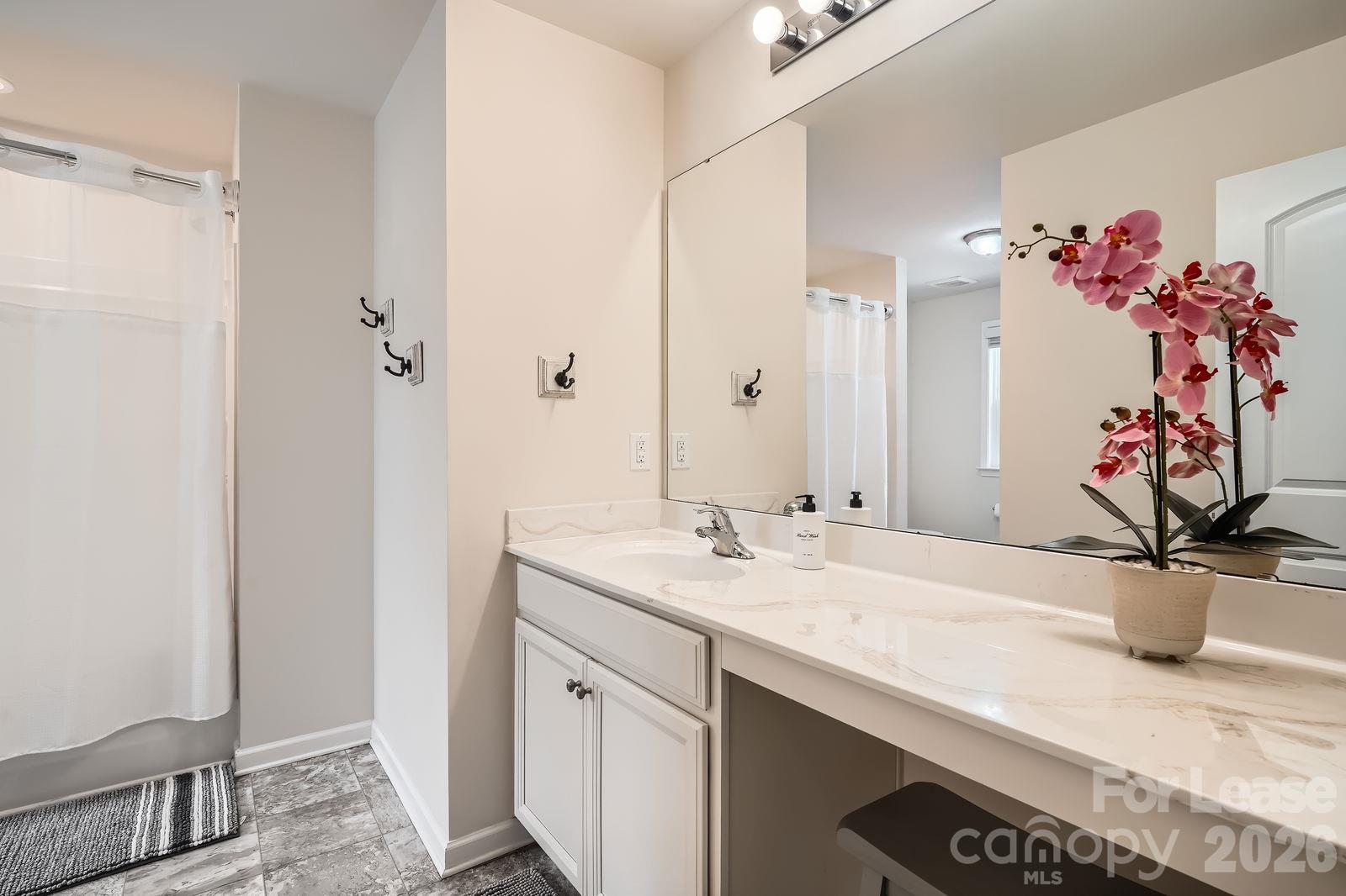Secondary Bathroom (Second Floor) - 14122 Ridgewater Way, Charlotte