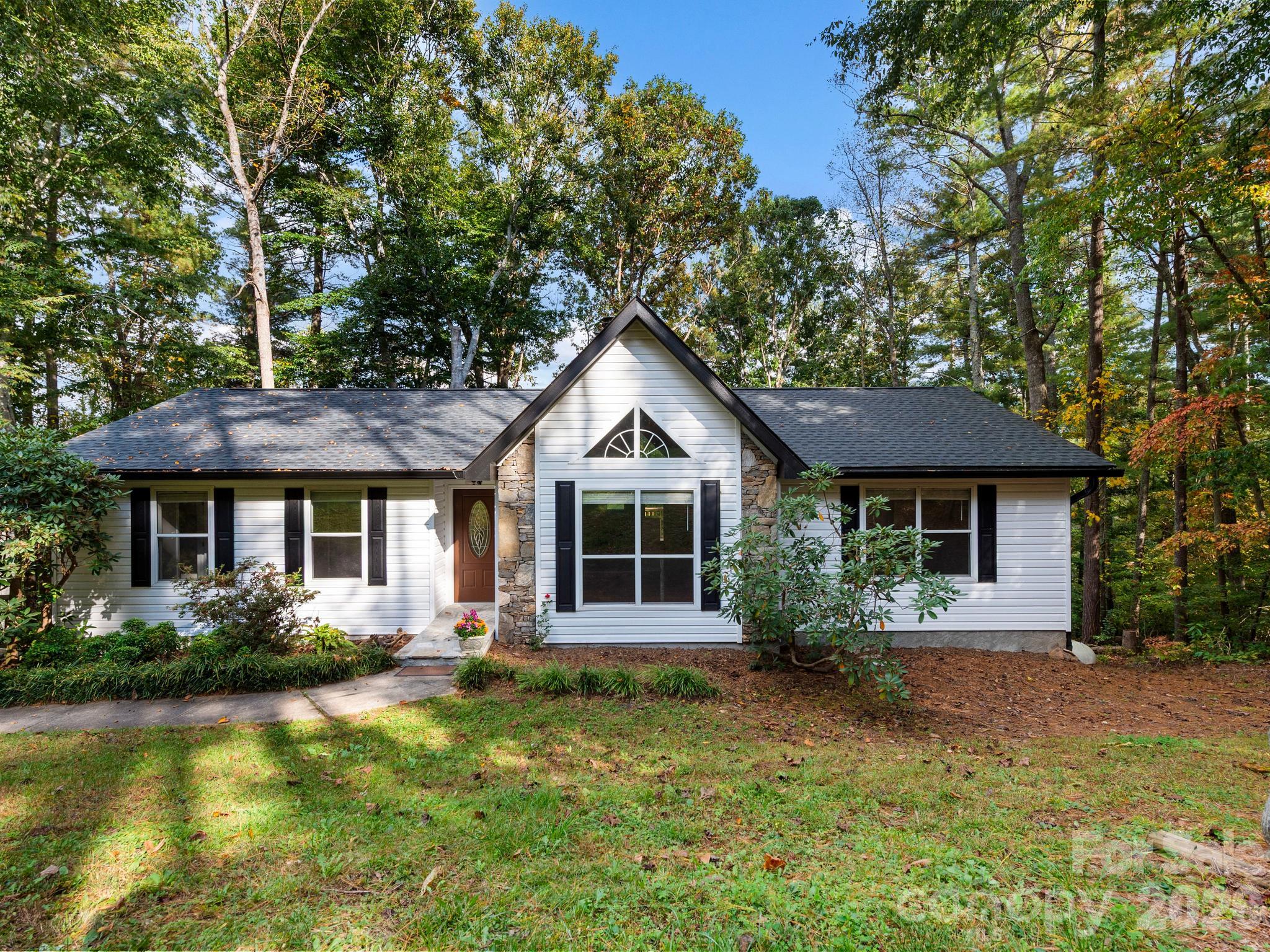 Single Family Residence at 8 Rasada Extension, Weaverville, photo 2 of 43