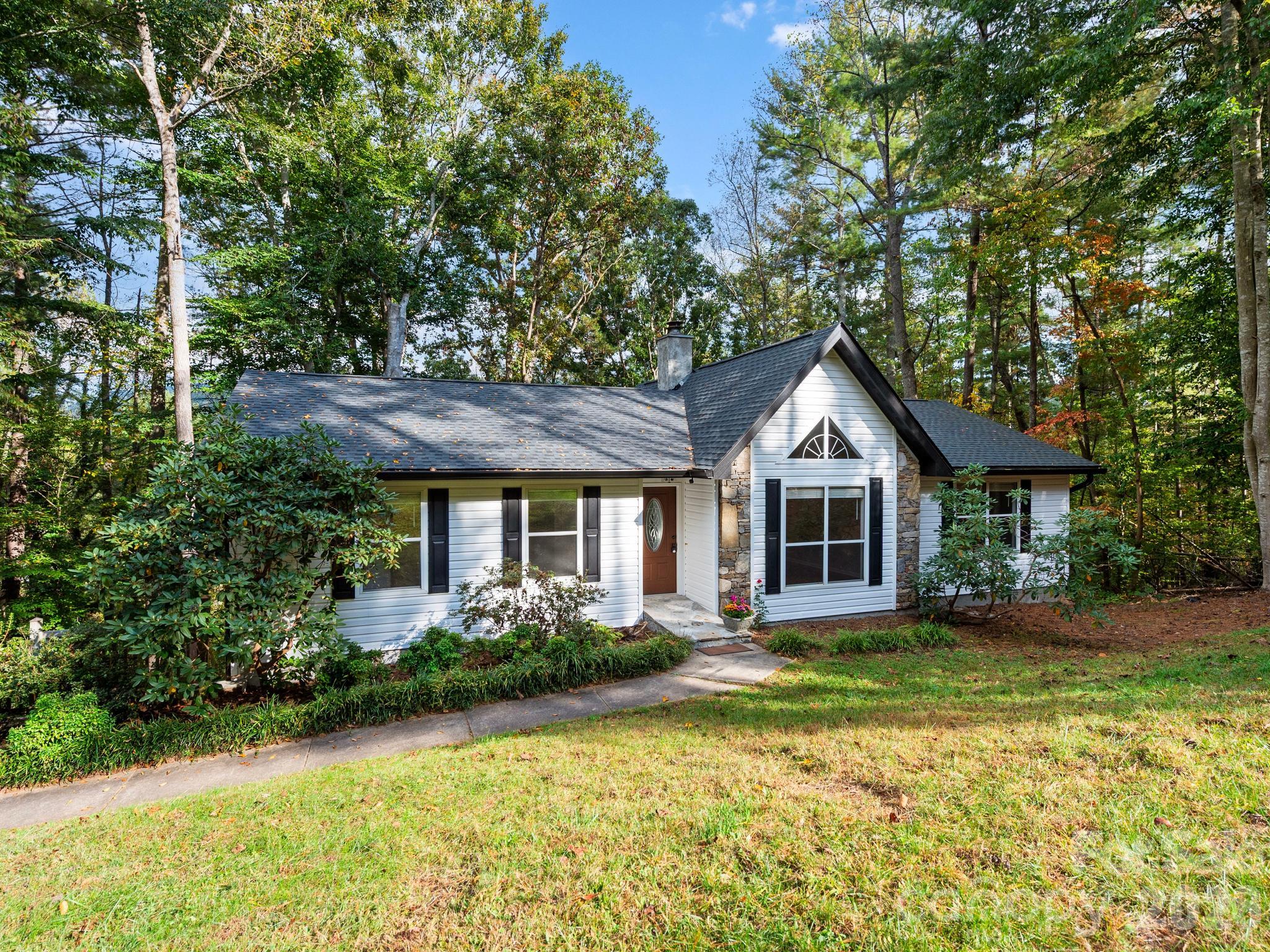 Single Family Residence at 8 Rasada Extension, Weaverville, photo 3 of 43