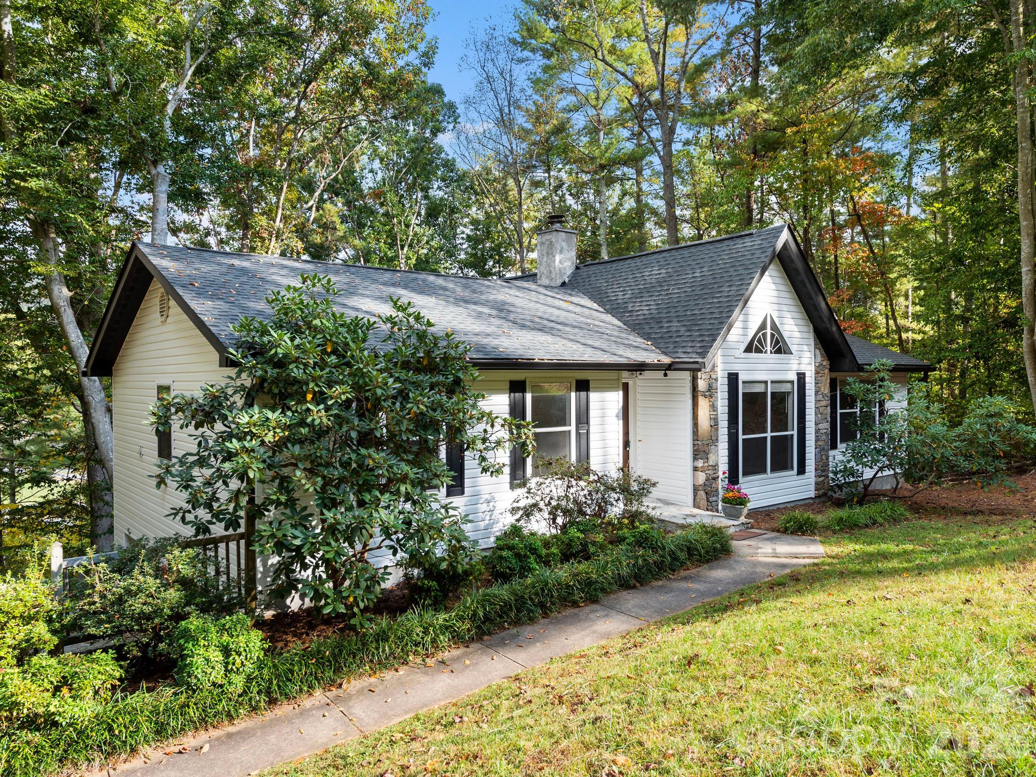 Single Family Residence at 8 Rasada Extension, Weaverville, photo 4 of 43