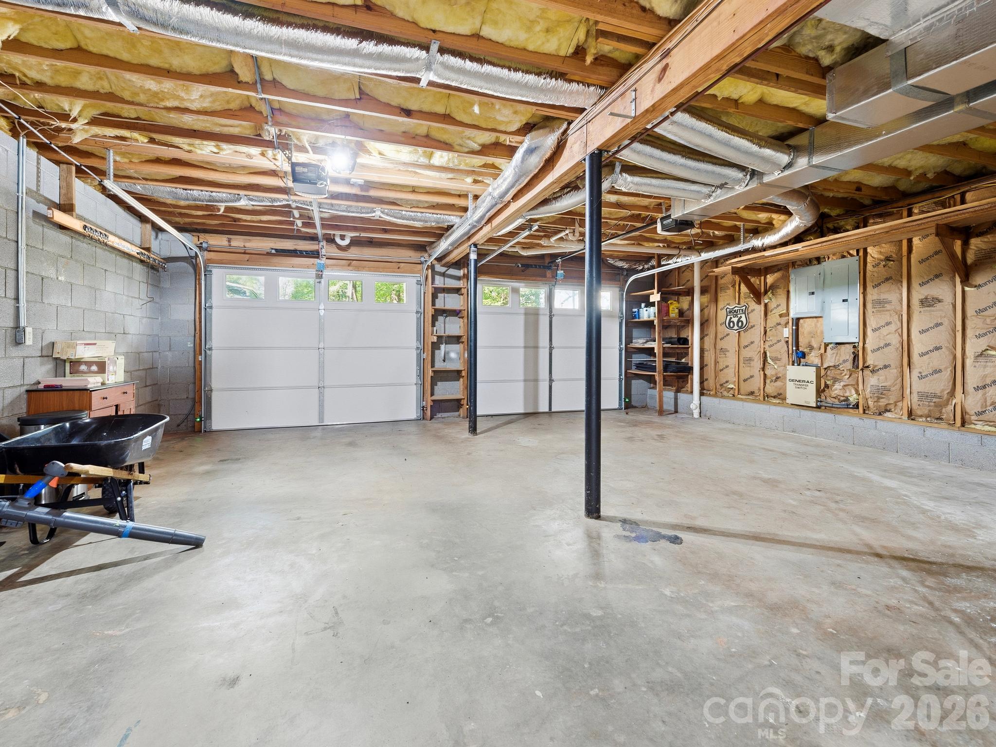 Oversize Garage - 8 Rasada Extension, Weaverville