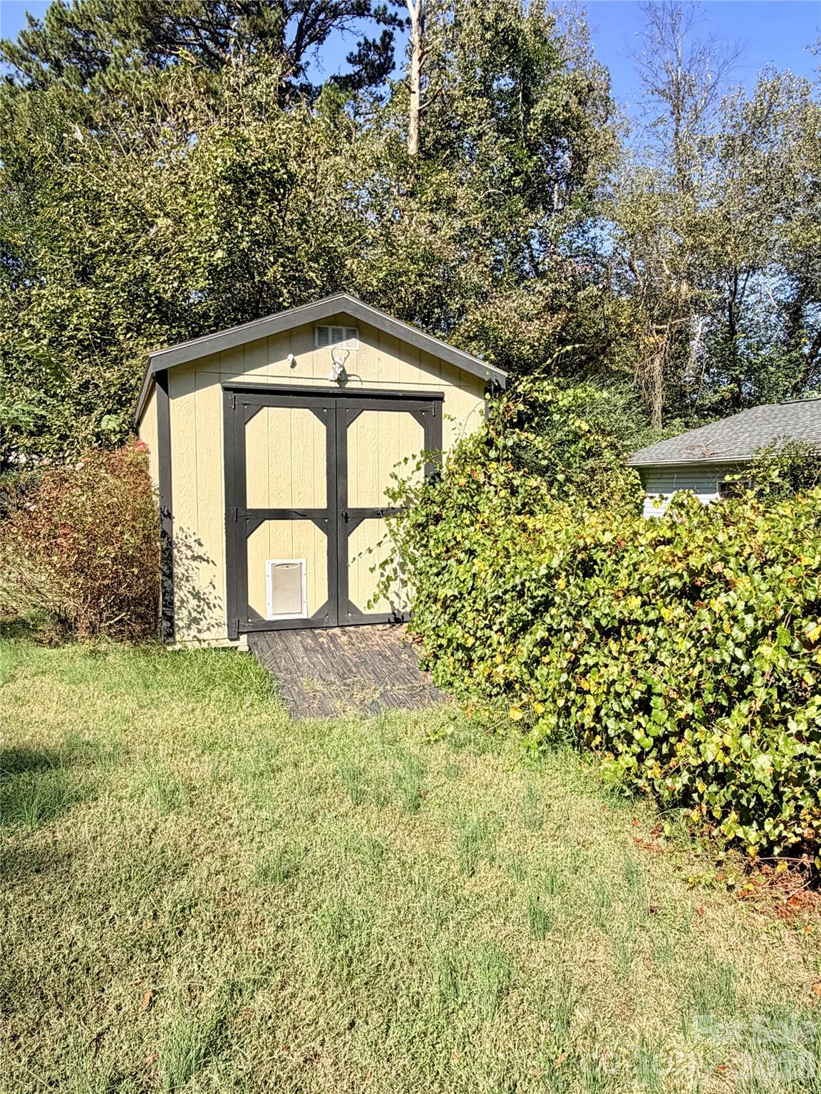 Single Family Residence at 586 Shiloh Road, Statesville, photo 6 of 18