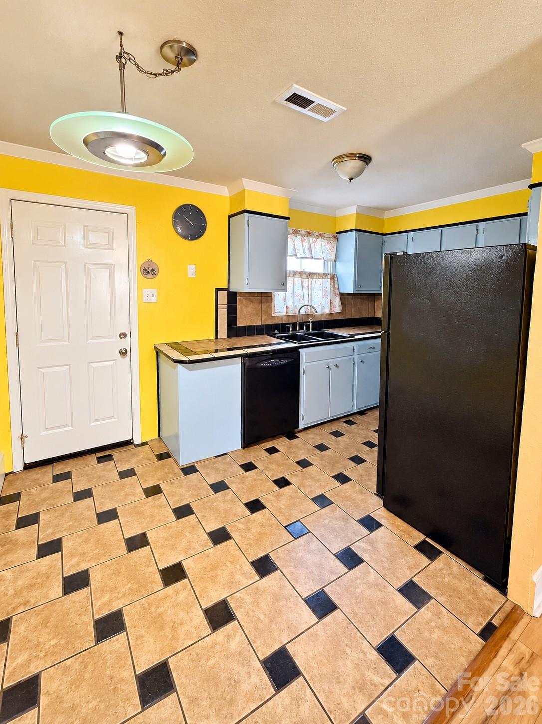 Single Family Residence at 586 Shiloh Road, Statesville, photo 11 of 18