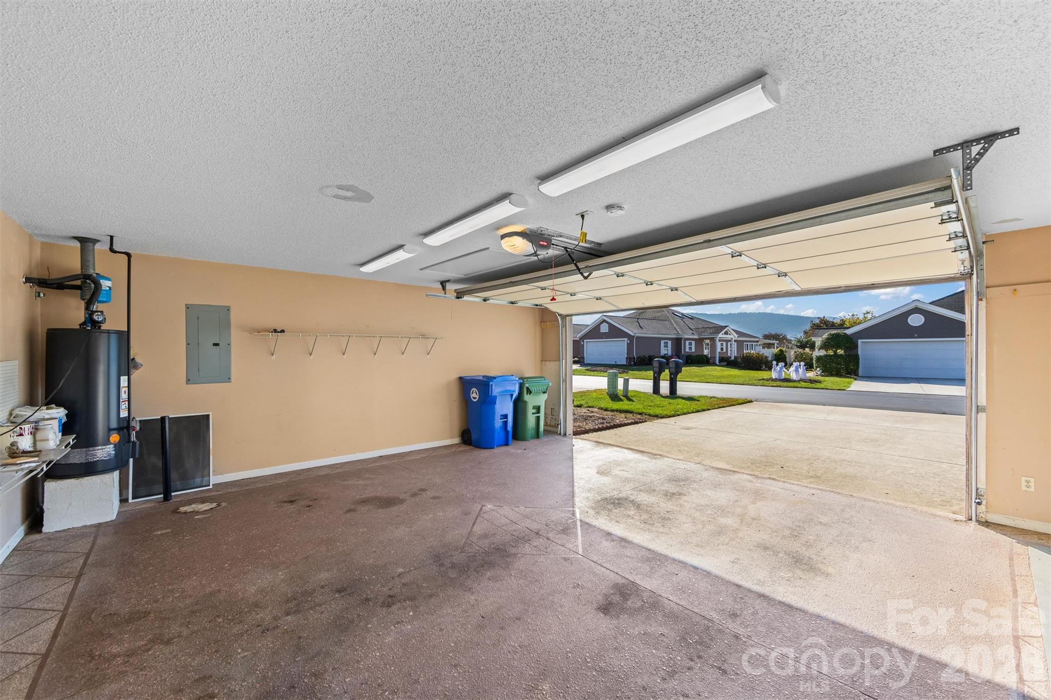 Garage - 11 Heather Way, Candler
