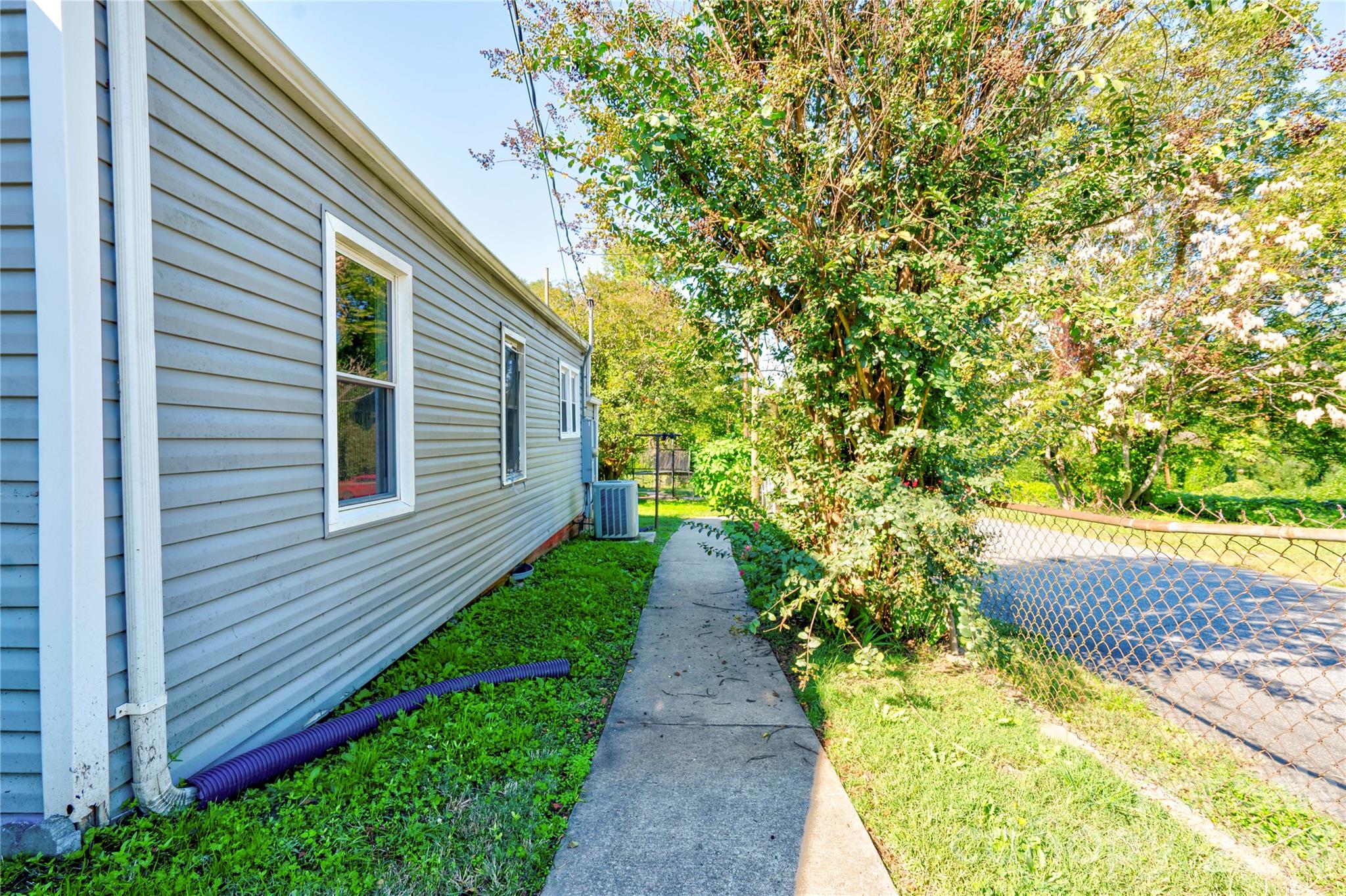 Single Family Residence at 217 Lineberger Street, Shelby, photo 8 of 16