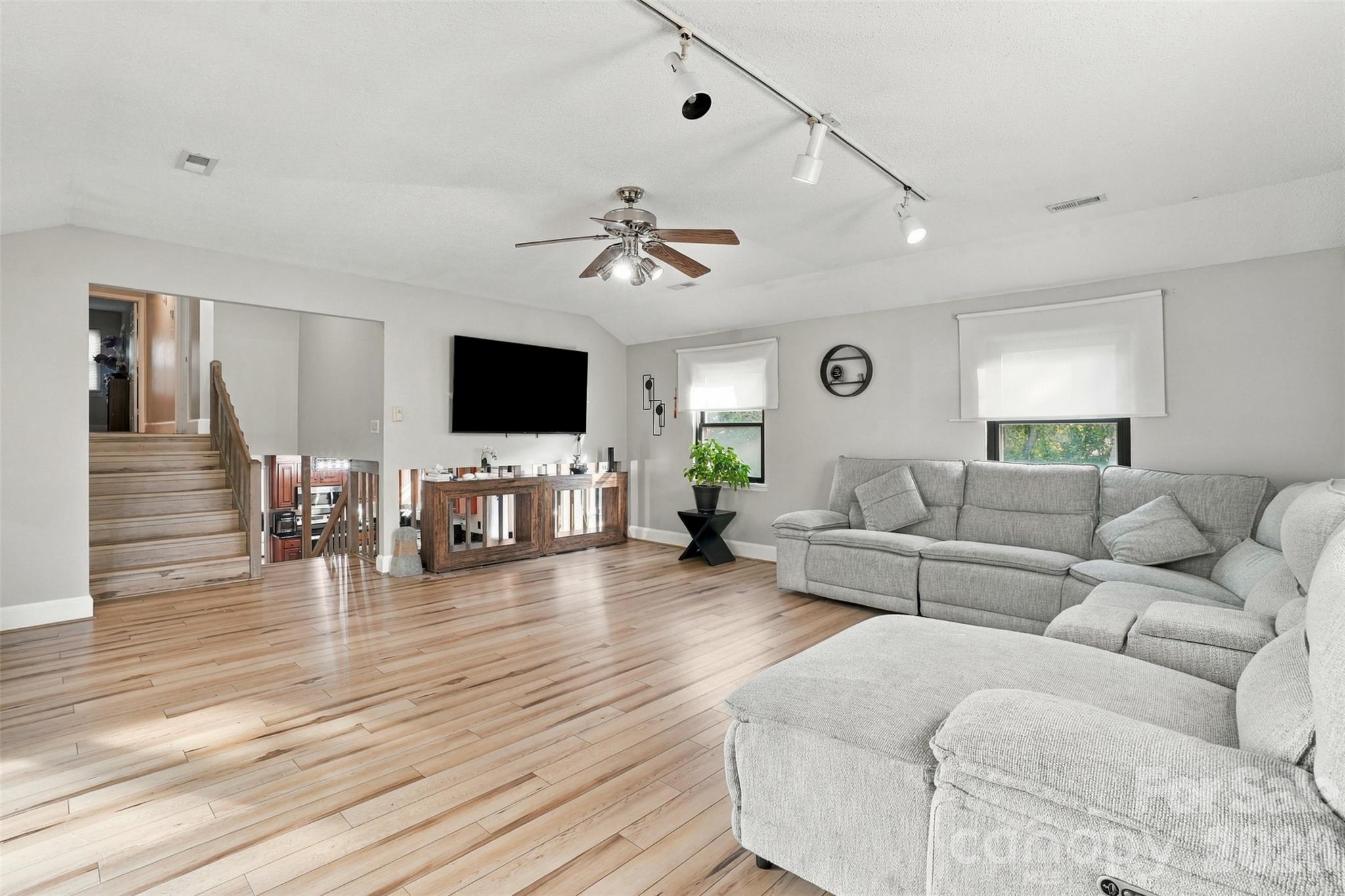 Single Family Residence at 4206 Foxmoor Drive, Charlotte, photo 19 of 48
