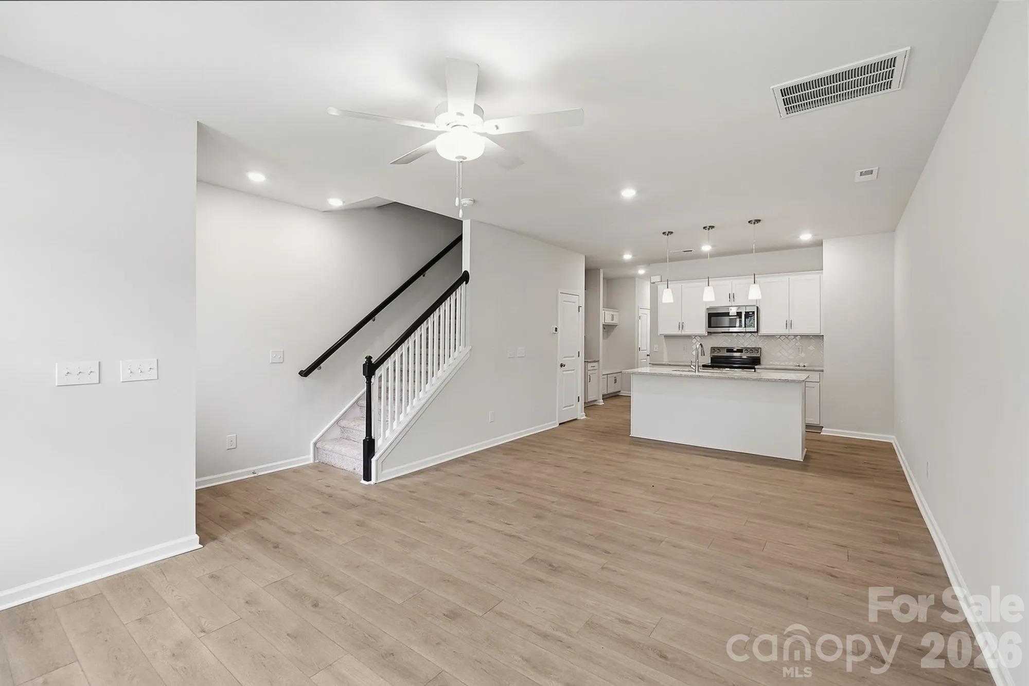 Townhouse at 4632 Lakeview Road, Charlotte, photo 2 of 7