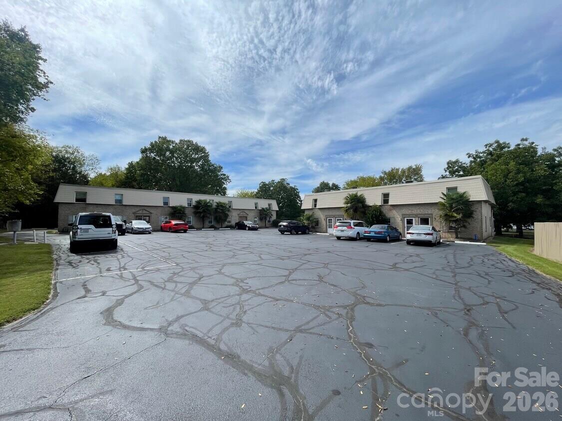 325 Hall Lane
