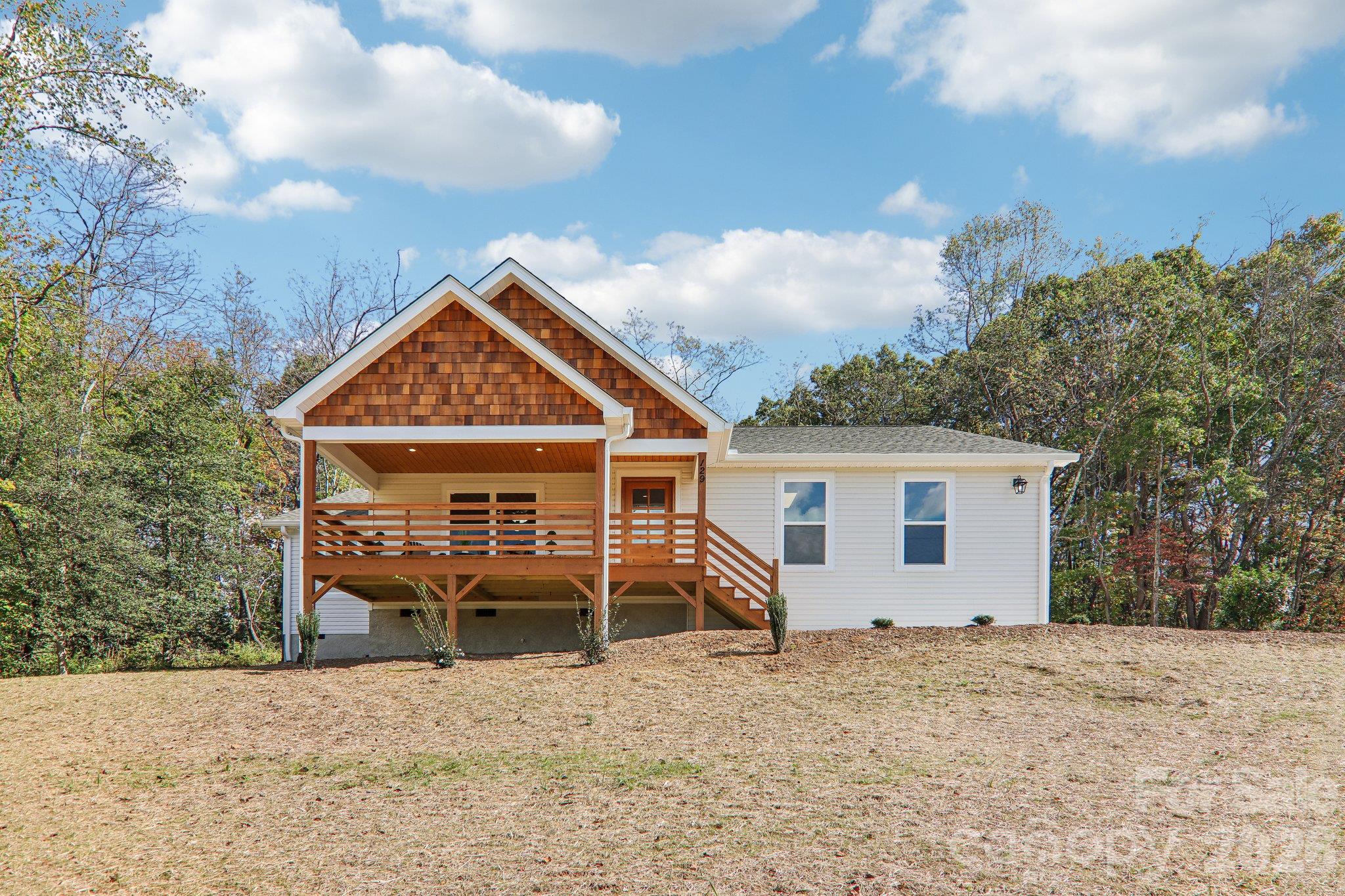 Single Family Residence at 129 Lincoln Ridge Drive, Candler, photo 4 of 41