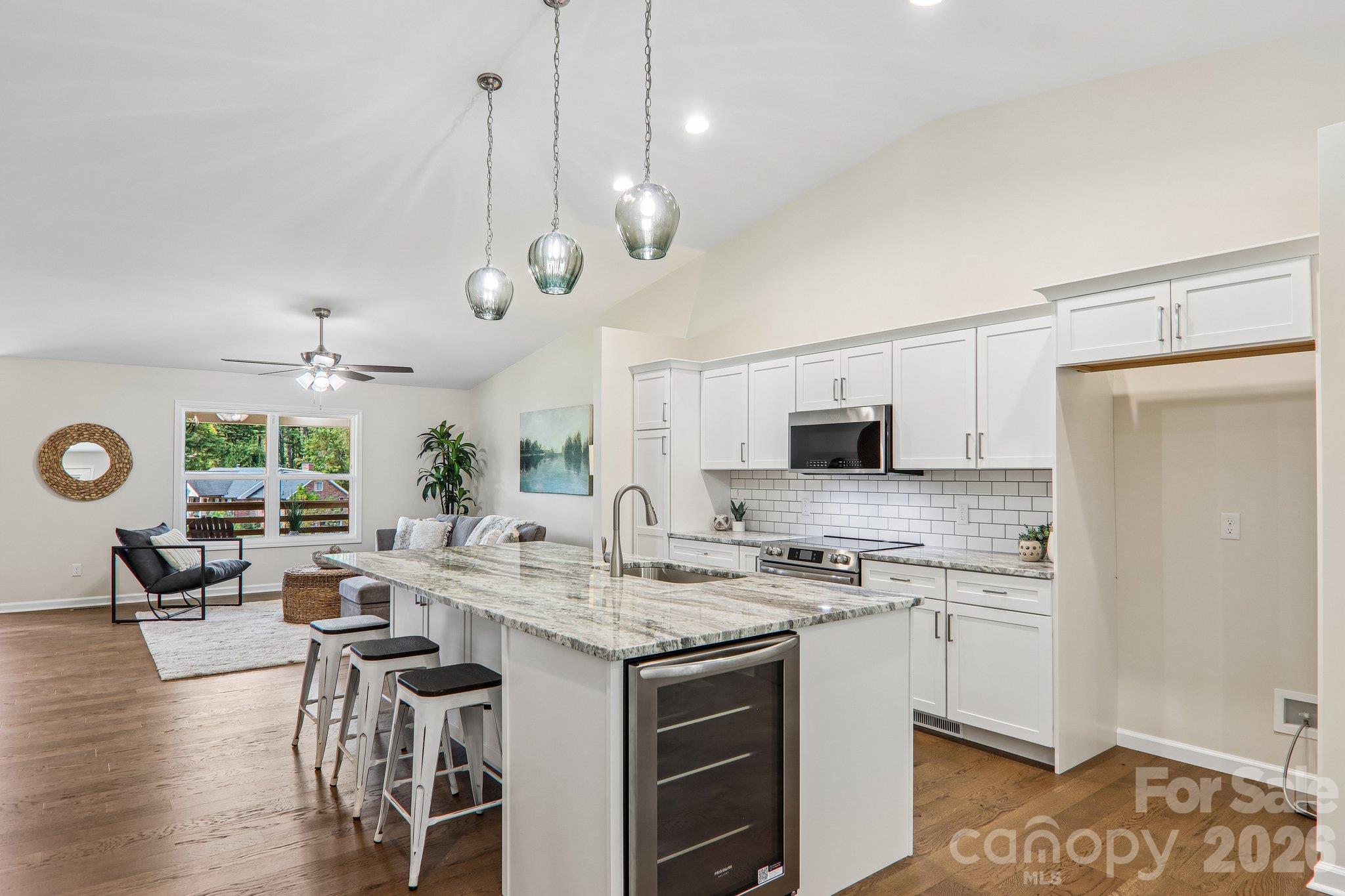 Single Family Residence at 129 Lincoln Ridge Drive, Candler, photo 10 of 41