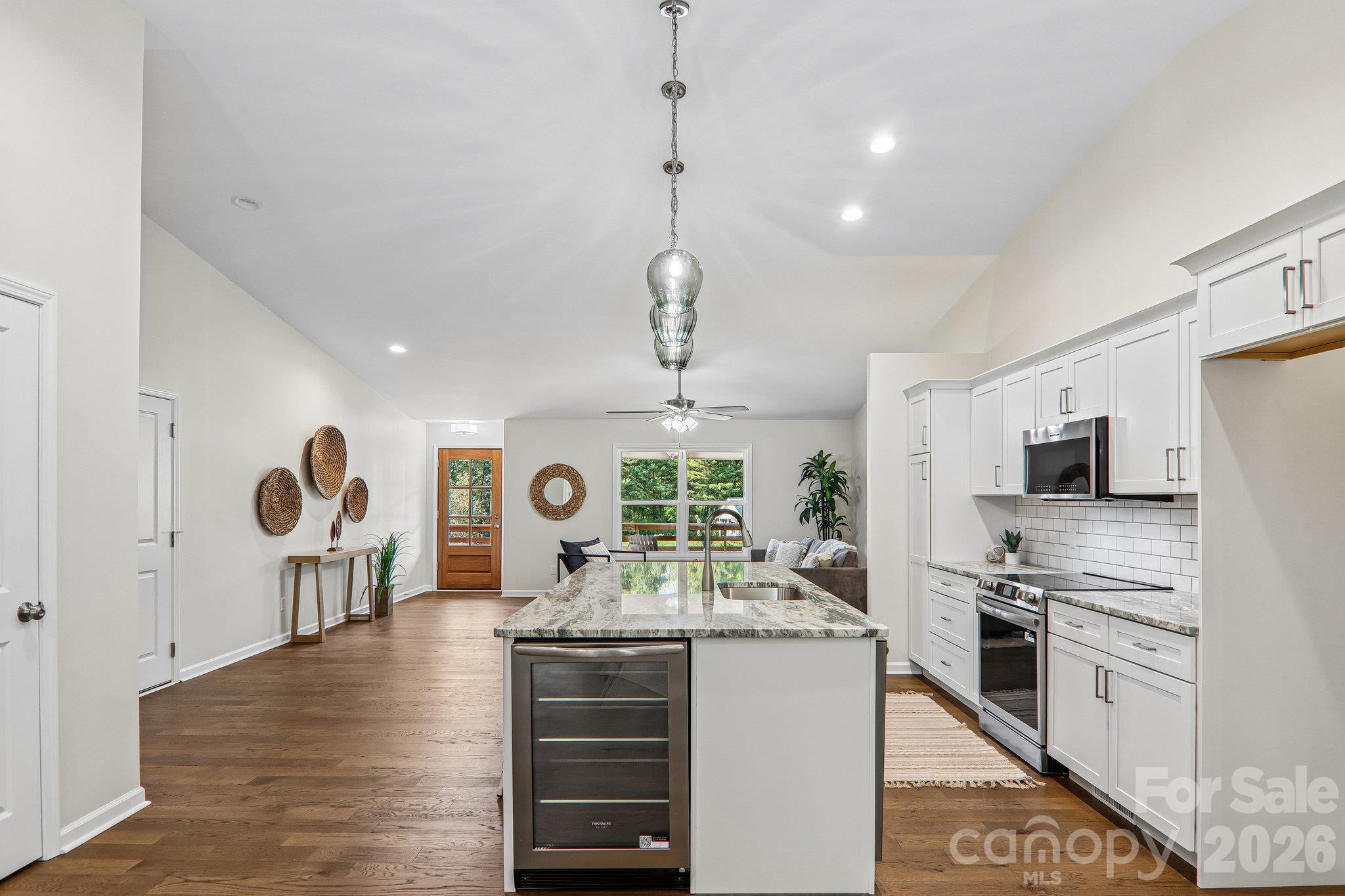 Built-in beverage cooler - 129 Lincoln Ridge Drive, Candler