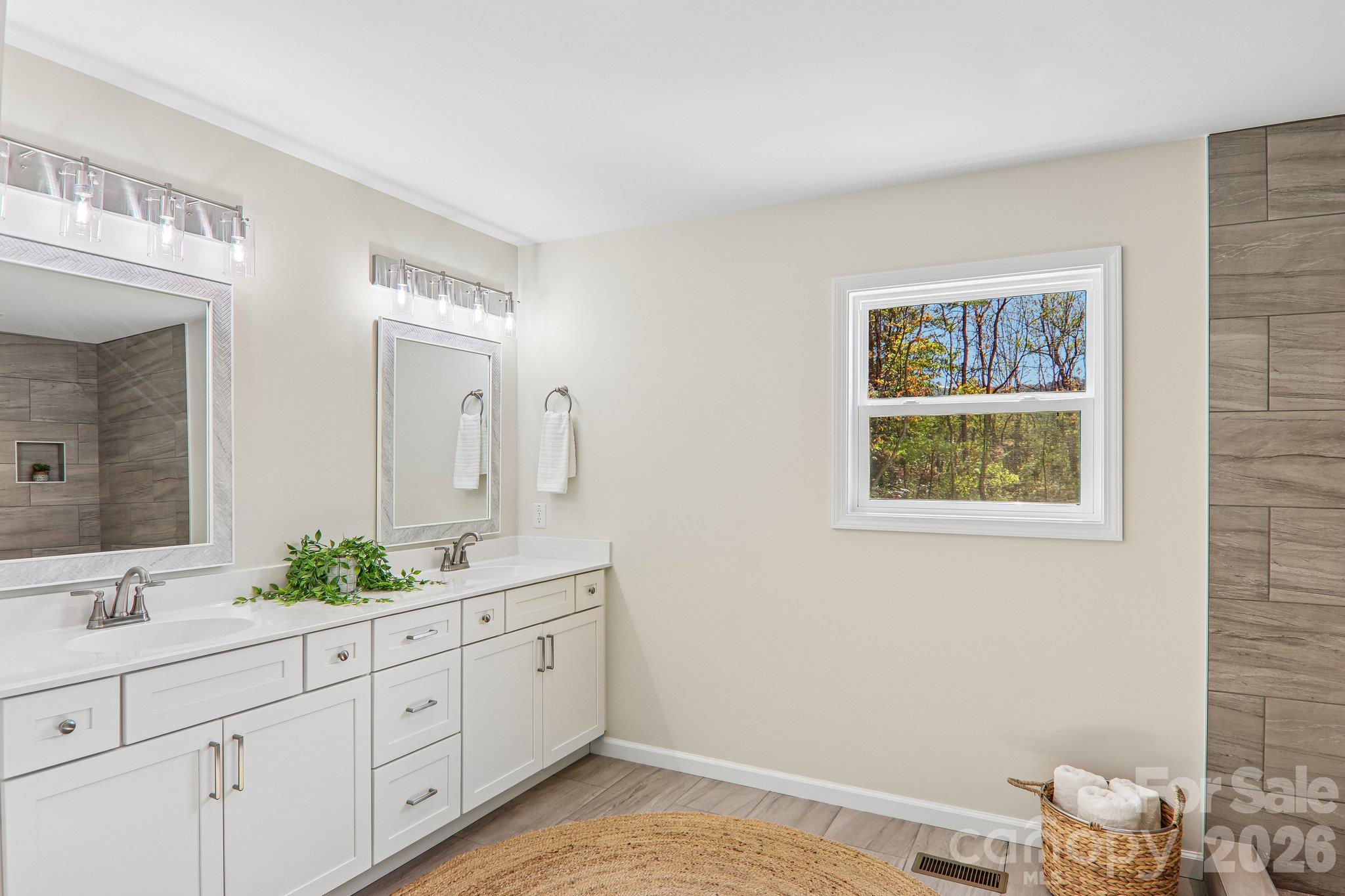 Primary bathroom - 129 Lincoln Ridge Drive, Candler