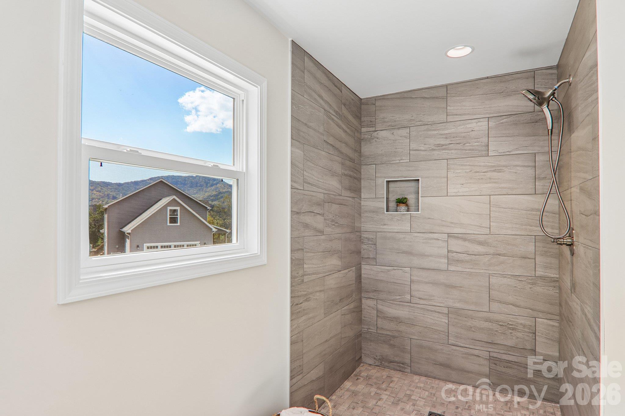 Walk-in shower - 129 Lincoln Ridge Drive, Candler