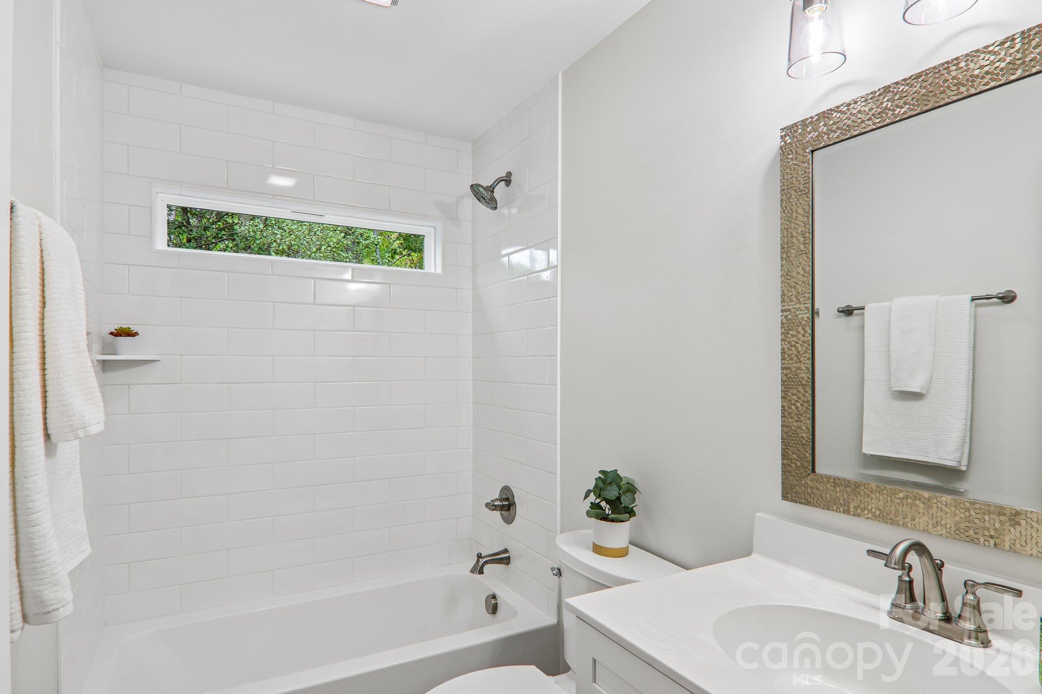 Second bathroom - 129 Lincoln Ridge Drive, Candler