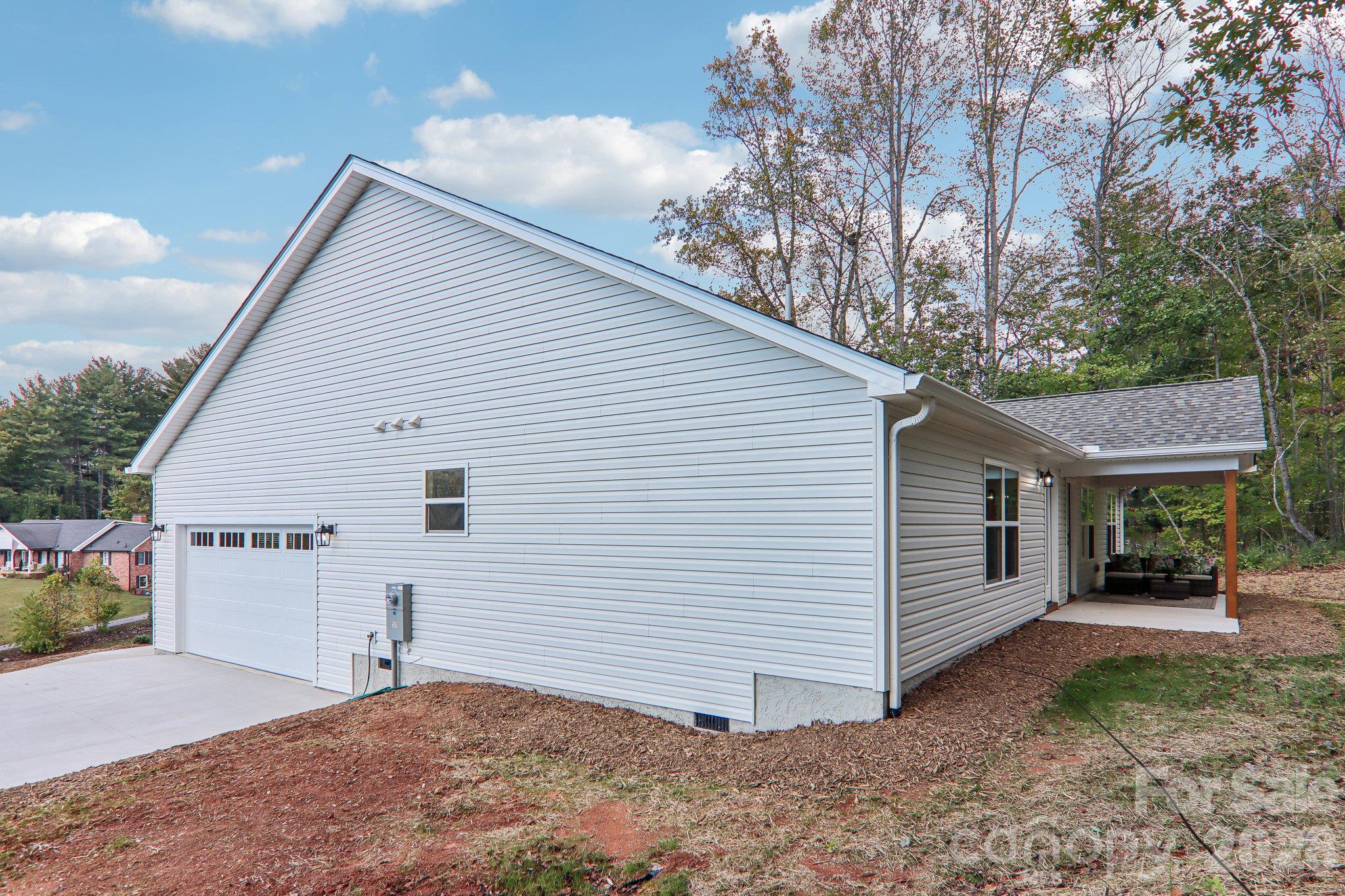 Single Family Residence at 129 Lincoln Ridge Drive, Candler, photo 37 of 41