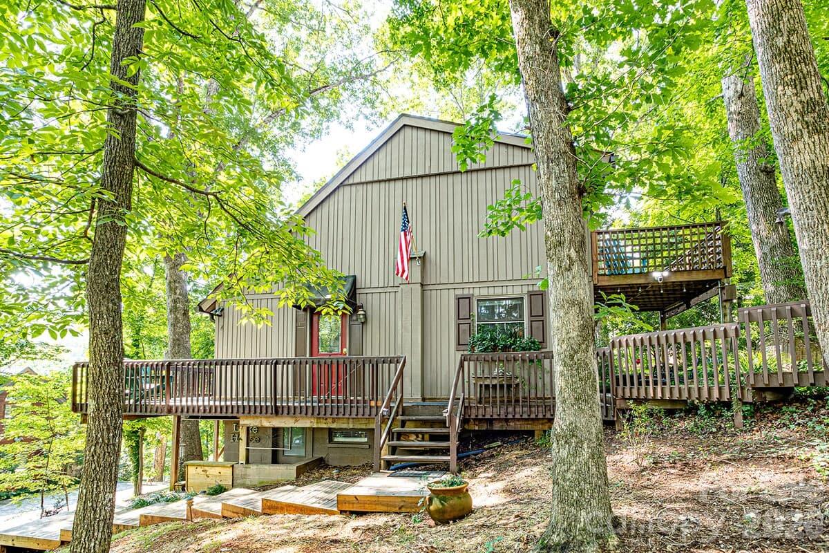 Expansive decking - 208 N West Lake Drive, Lake Lure