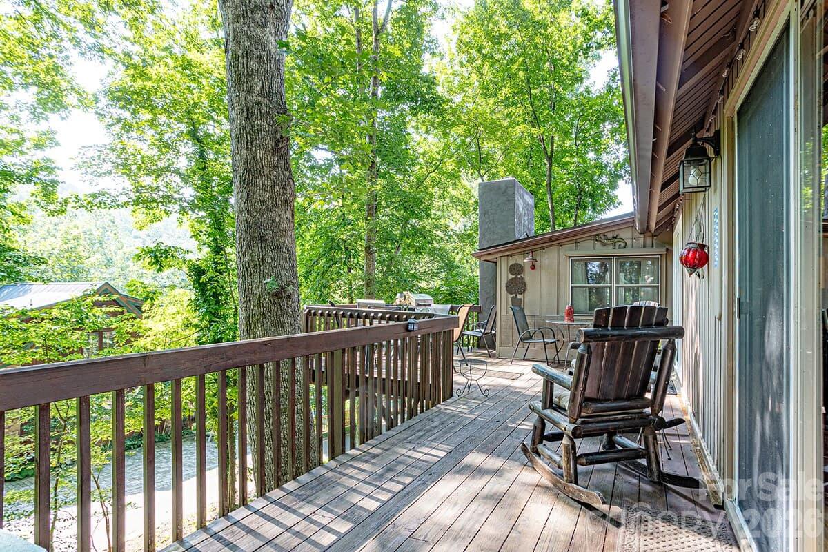 Plenty of room to entertain - 208 N West Lake Drive, Lake Lure