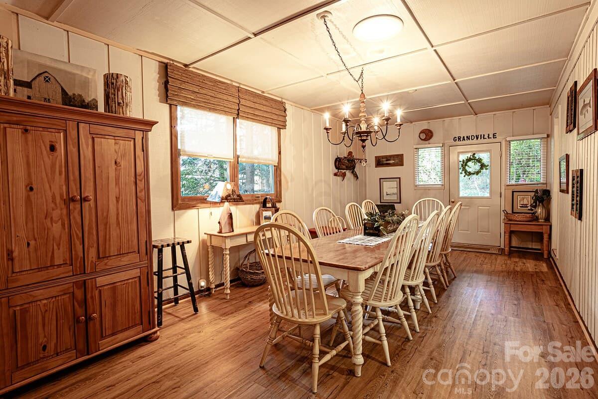 Lots of room for the whole family - 208 N West Lake Drive, Lake Lure