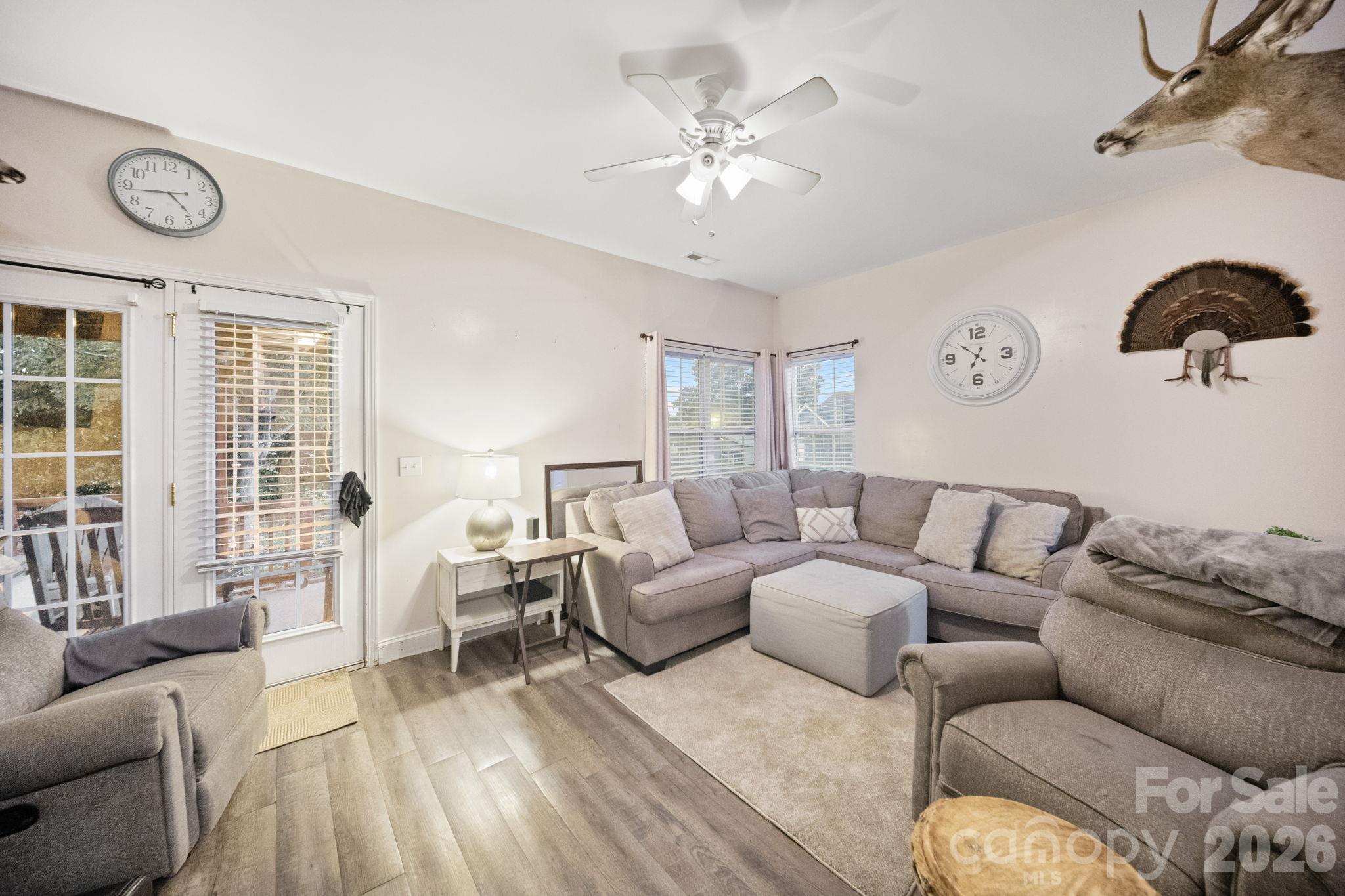 Living room - 511 S Zion Street, Landis