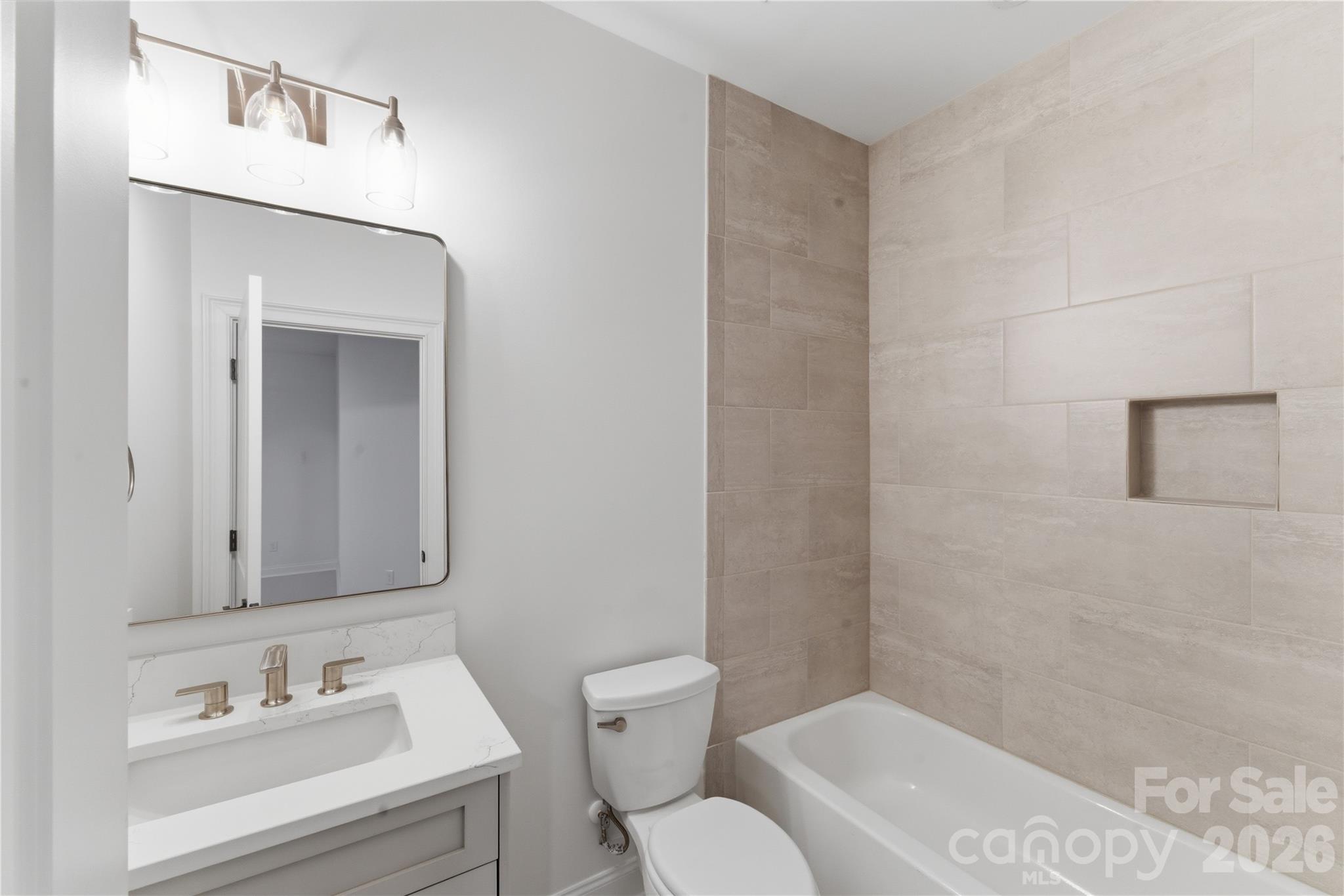 Upper-Level Bathroom 3 - 6405 Chimney Bluff Road, Lancaster
