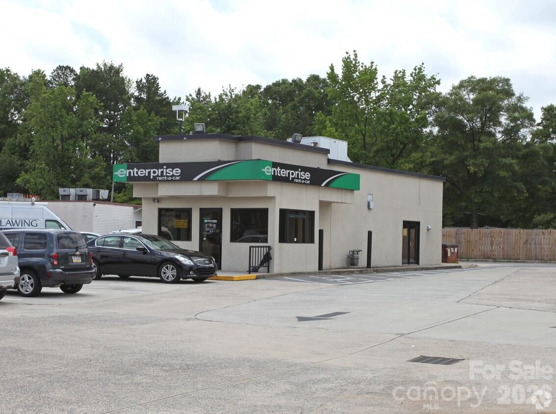 Retail at 5122, 5112, 5100 Independence Boulevard, Charlotte, photo 2 of 3