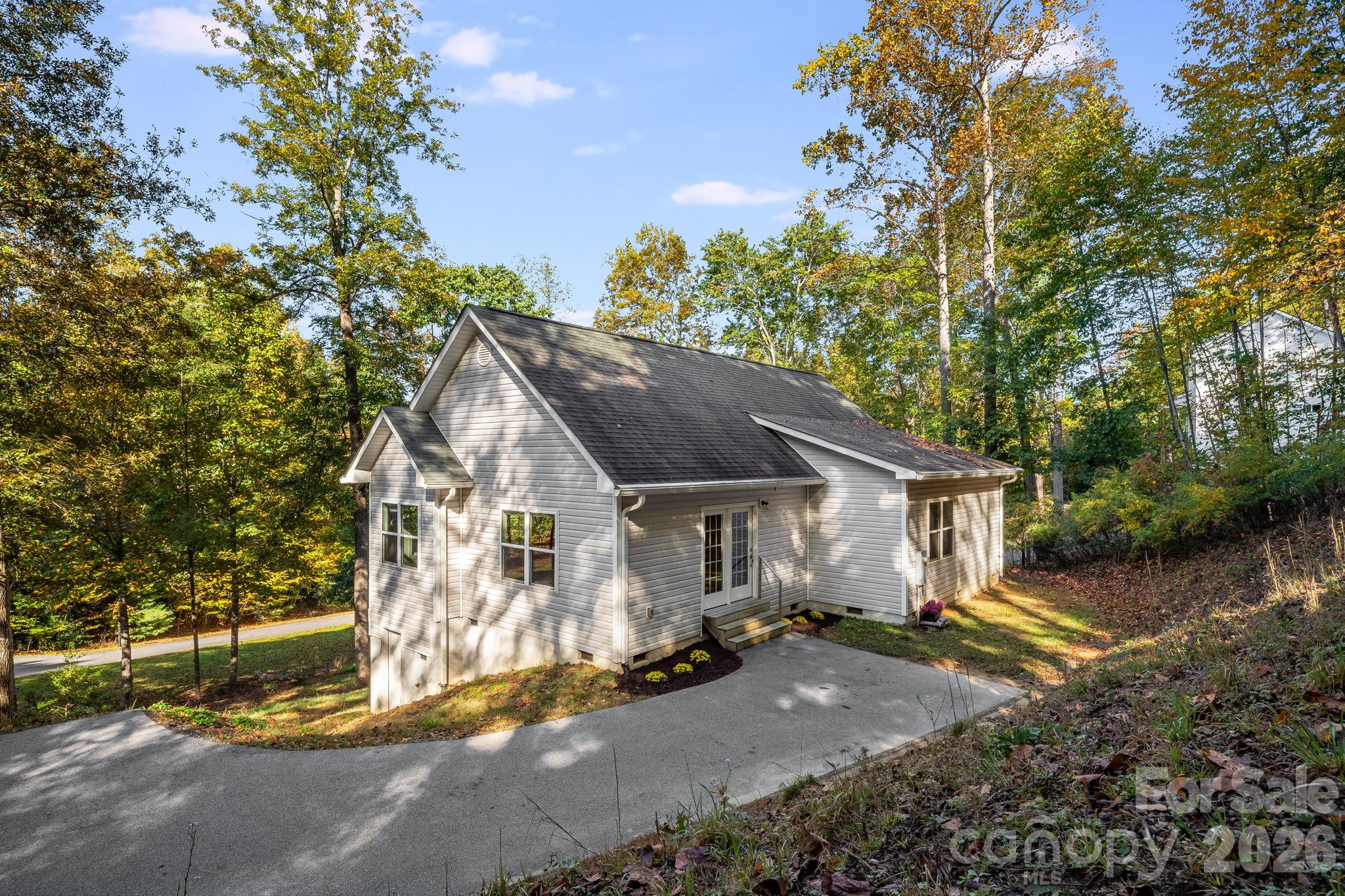 Single Family Residence at 171 Rambling Trail, Hendersonville, photo 27 of 27