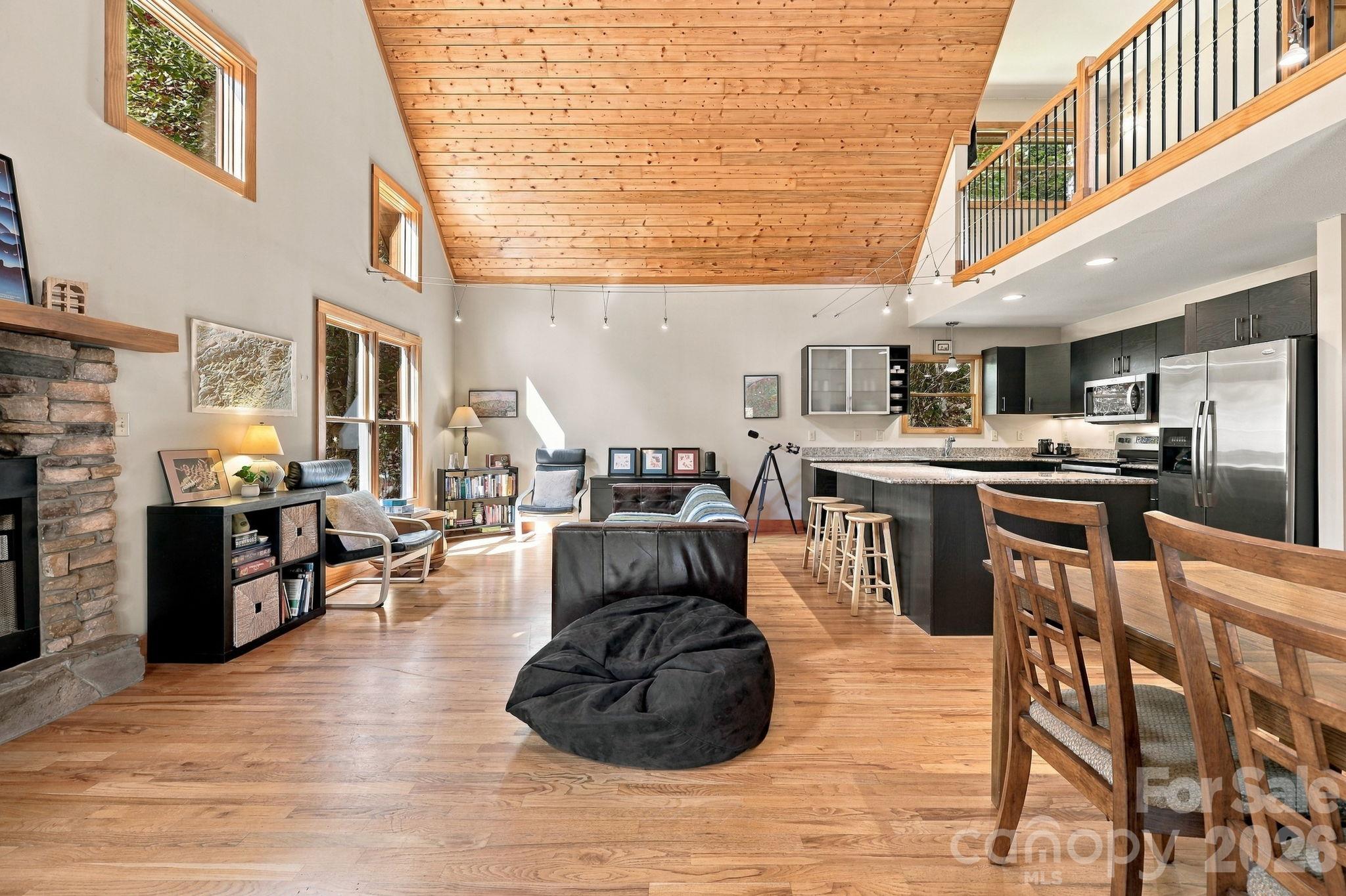 Single Family Residence at 139 Lakey Gap Acres None, Black Mountain, photo 7 of 43