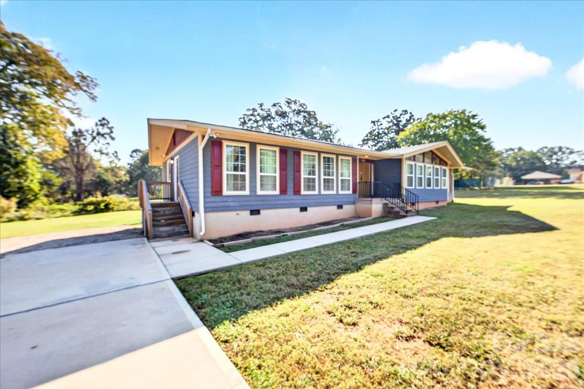 Single Family Residence at 1811 Little Rock Road, Charlotte, photo 3 of 30