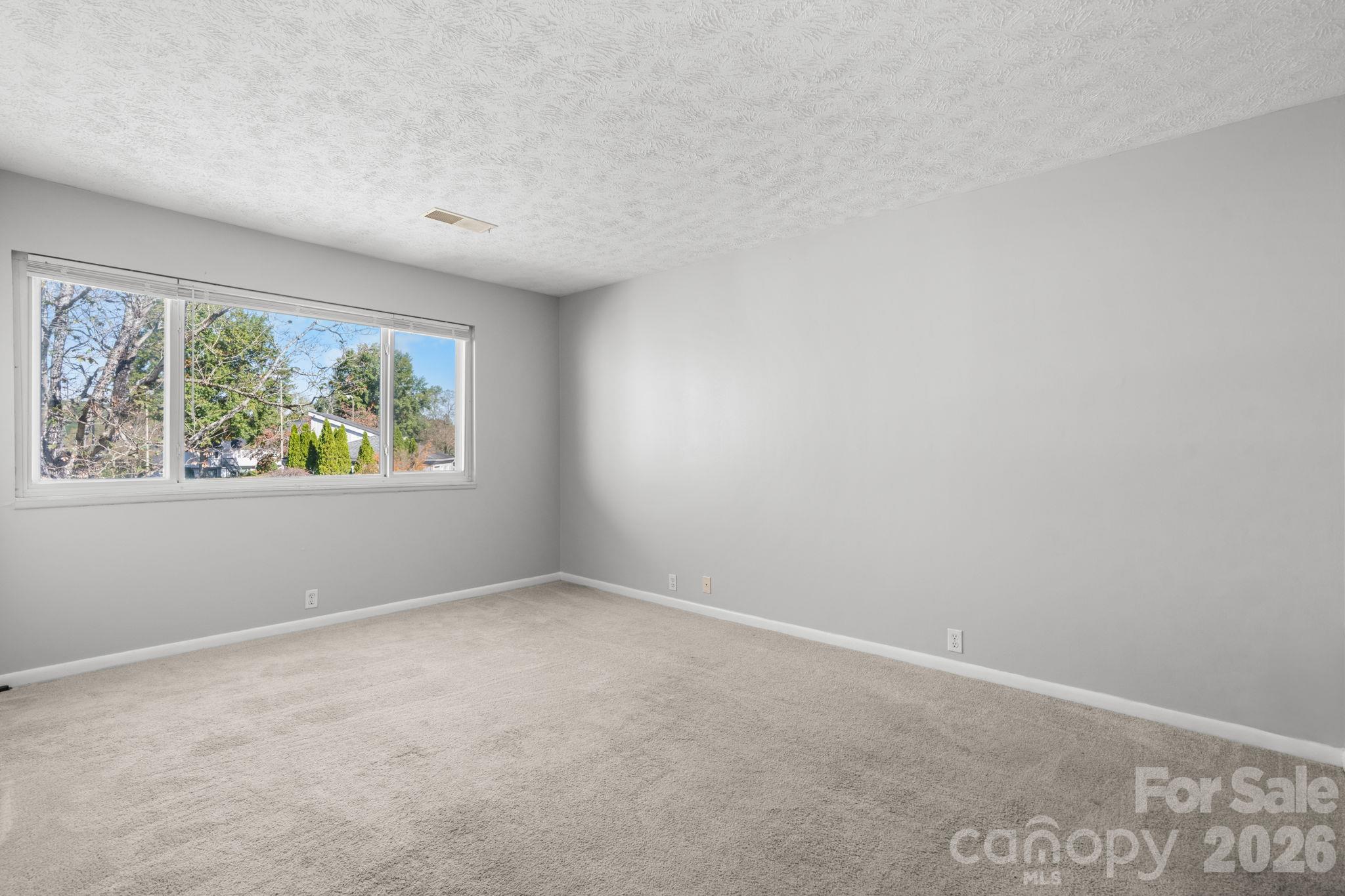 Condominium at 1050 21st Avenue NW, Hickory, photo 13 of 27