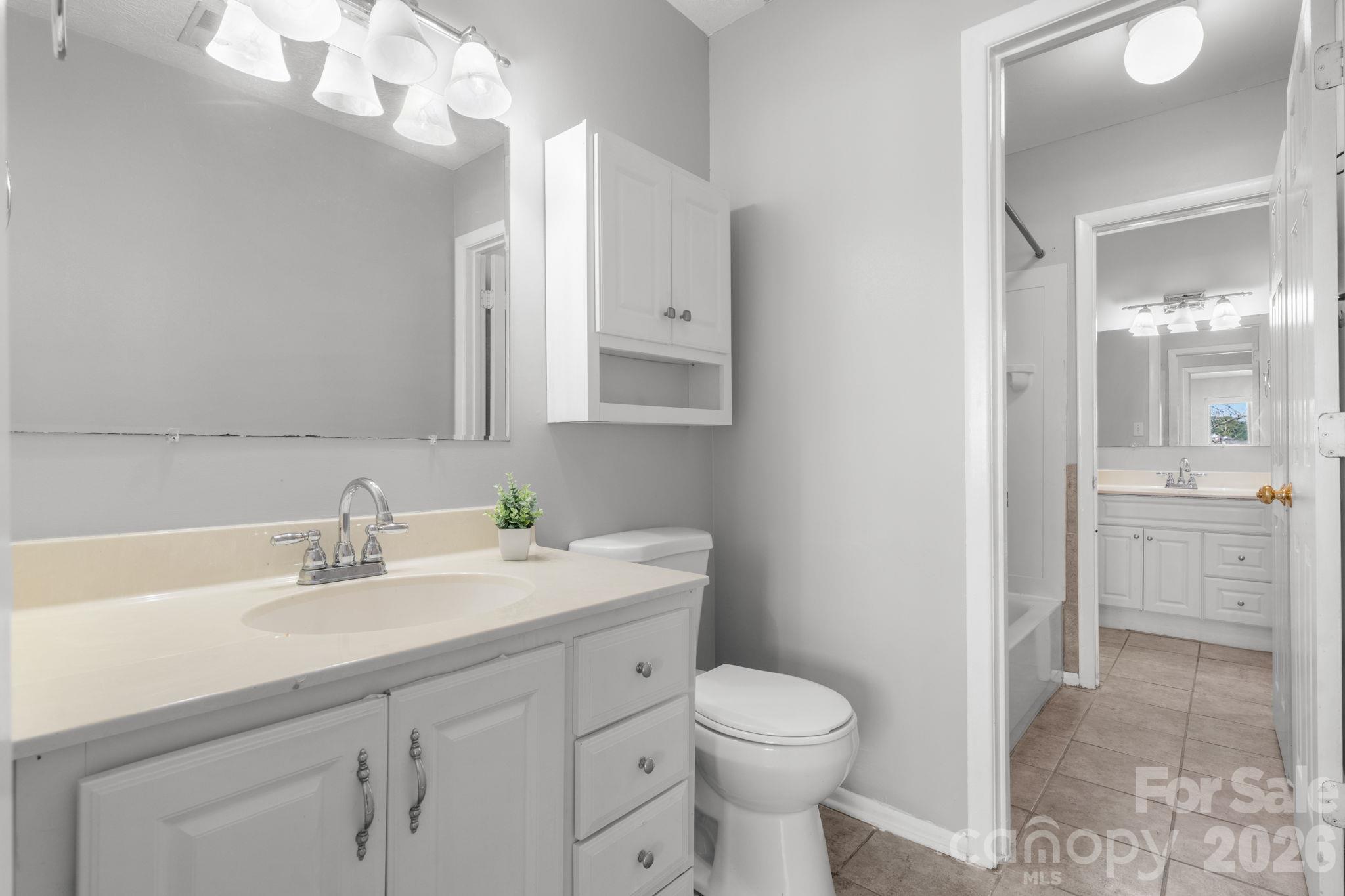Condominium at 1050 21st Avenue NW, Hickory, photo 15 of 27