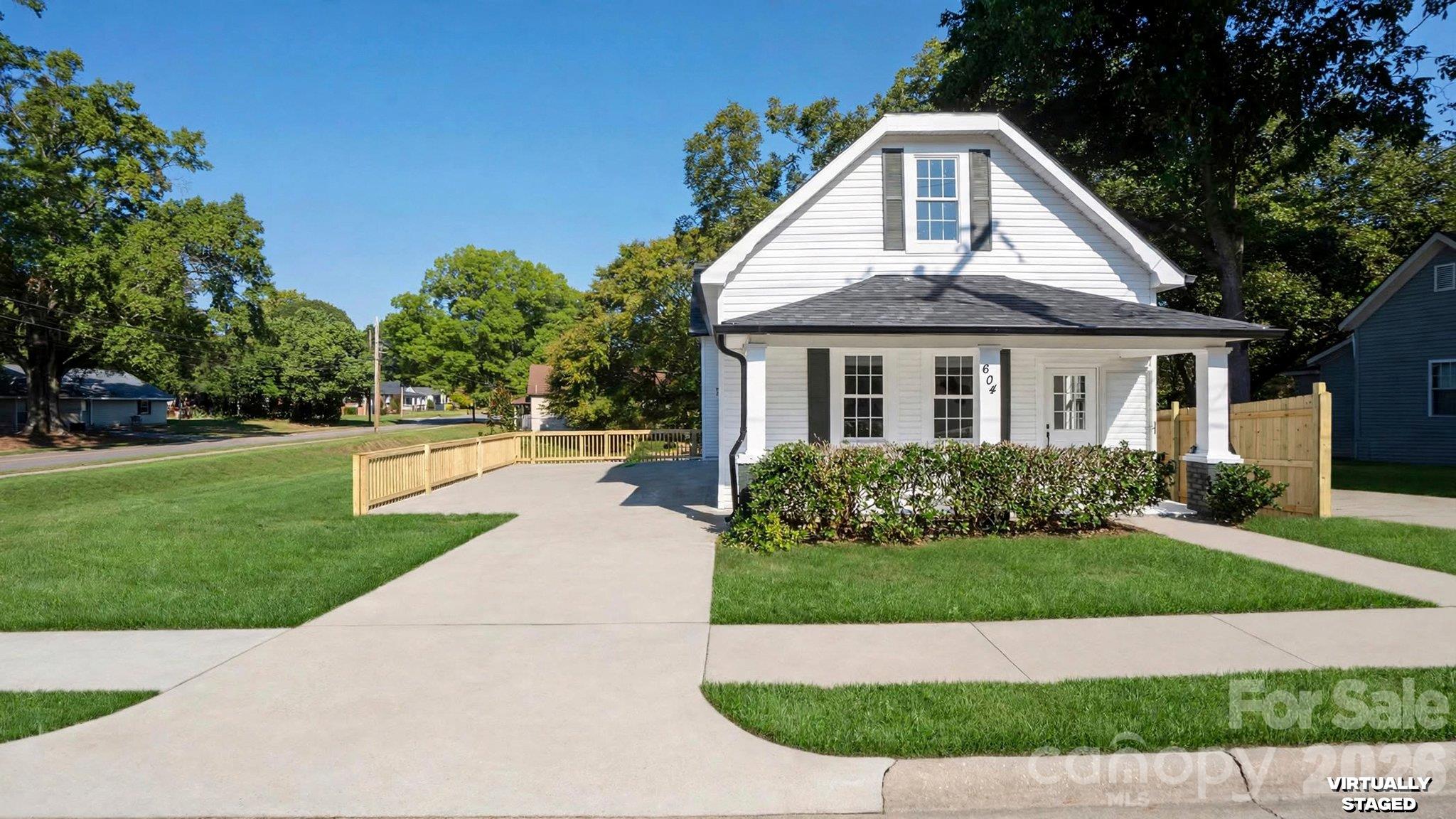 Single Family Residence at 604 Oak Street, Mooresville, photo 2 of 30