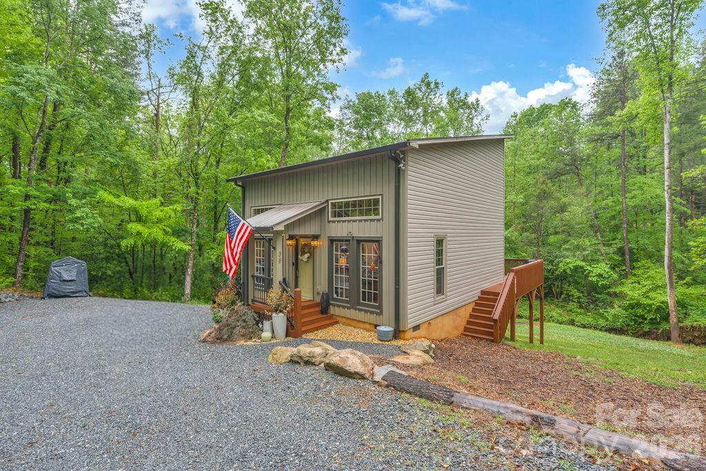 Single Family Residence at 38 Macey Drive, Nebo, photo 2 of 32