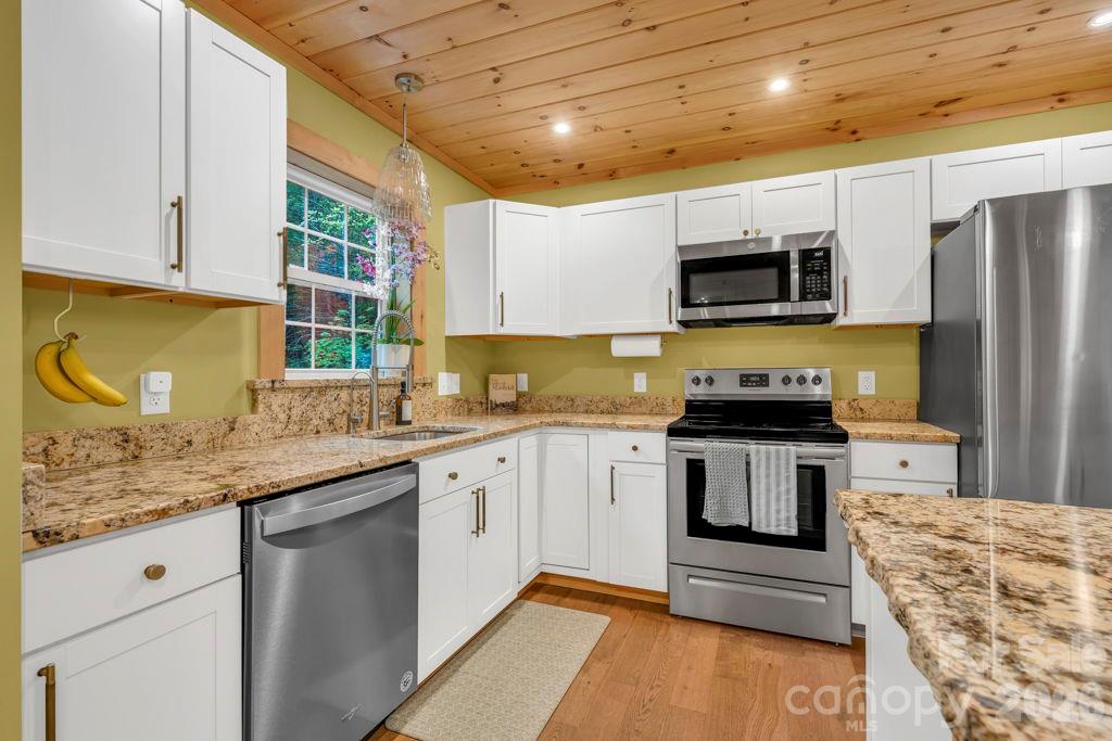 Single Family Residence at 38 Macey Drive, Nebo, photo 11 of 32
