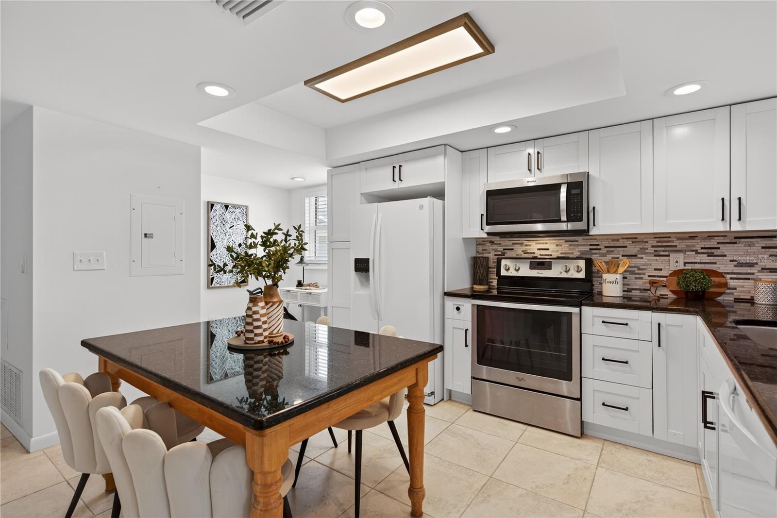 Open Plan Kitchen with Granite Topped Dining Table - 5031 N BEACH RD #118, ENGLEWOOD