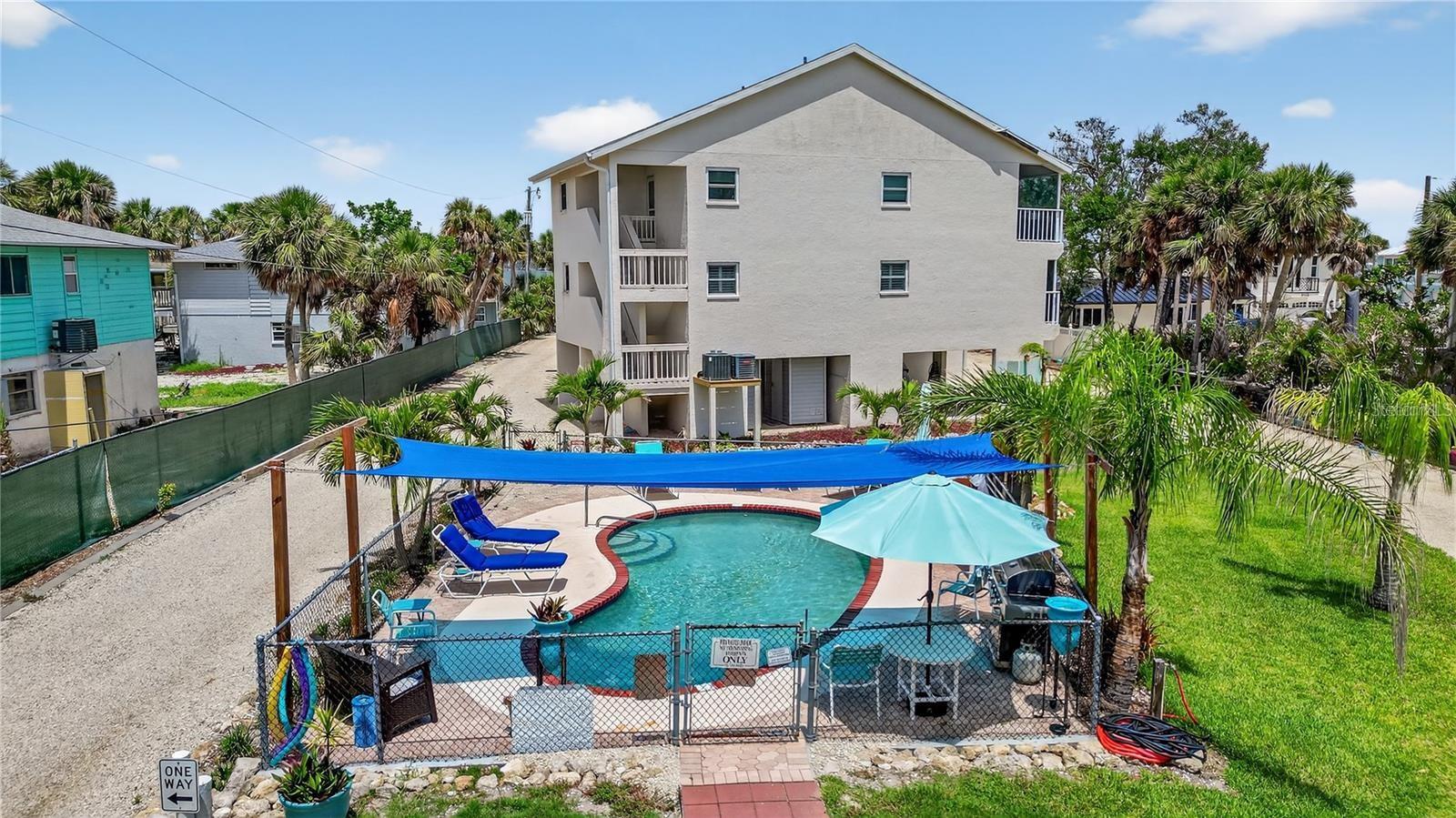 Heated Pool and Barbecue Area - 5031 N BEACH RD #118, ENGLEWOOD
