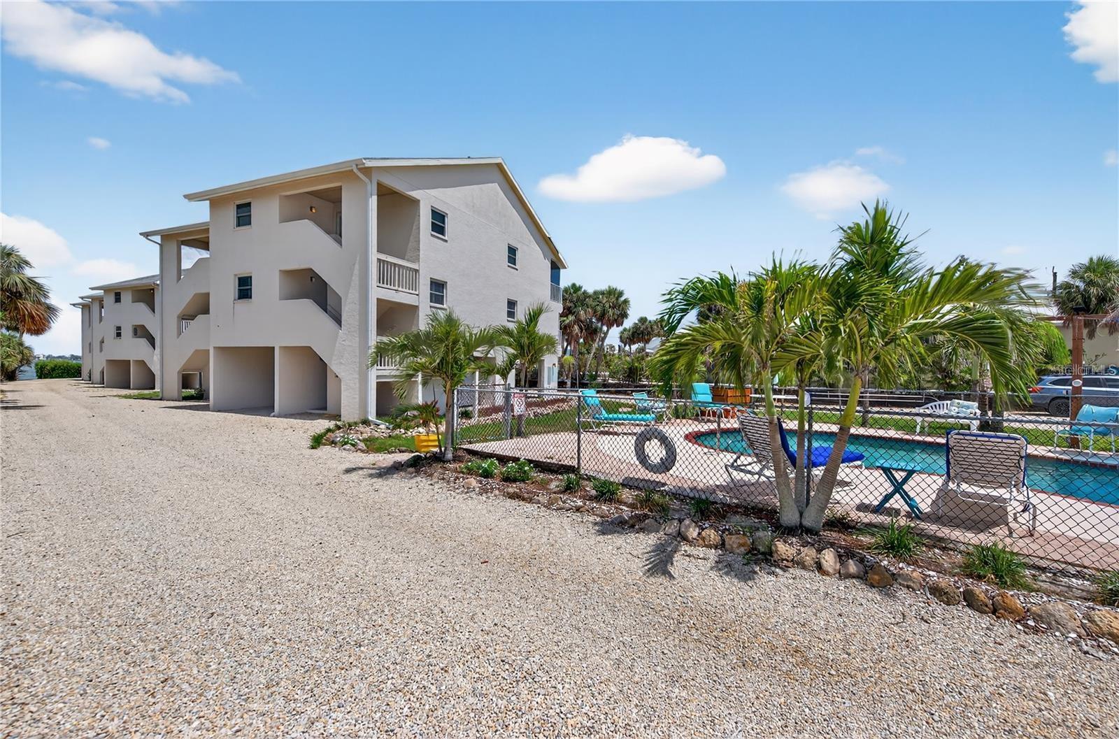 Heated Pool and Barbecue Area - 5031 N BEACH RD #118, ENGLEWOOD